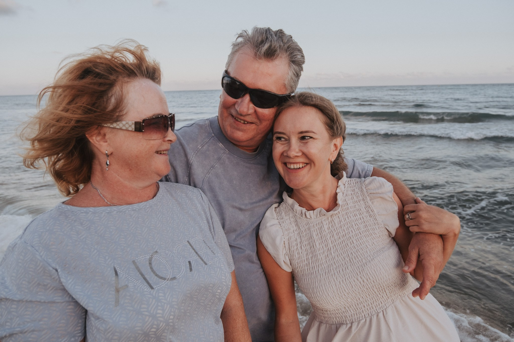 Sesión familiar en la playa. Fotografía profesional en Calafell - Elena Medvedeva