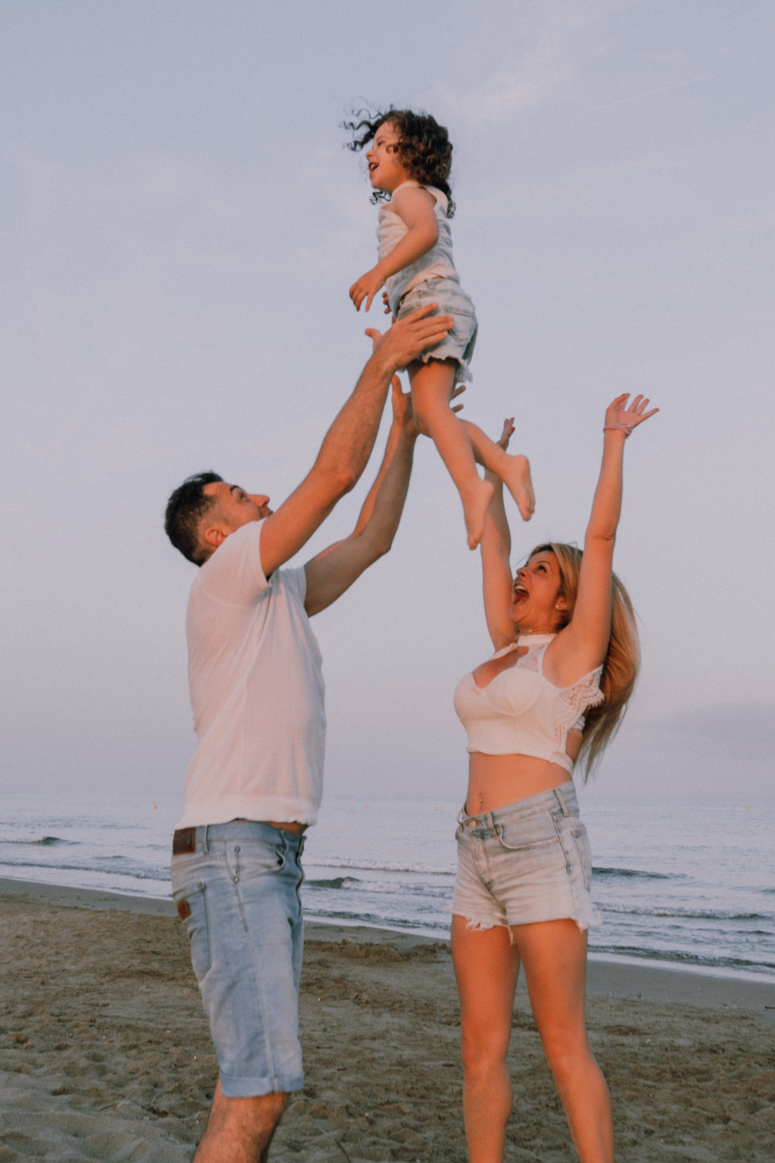 Sesión familiar en la playa. Fotografía profesional en Calafell - Elena Medvedeva