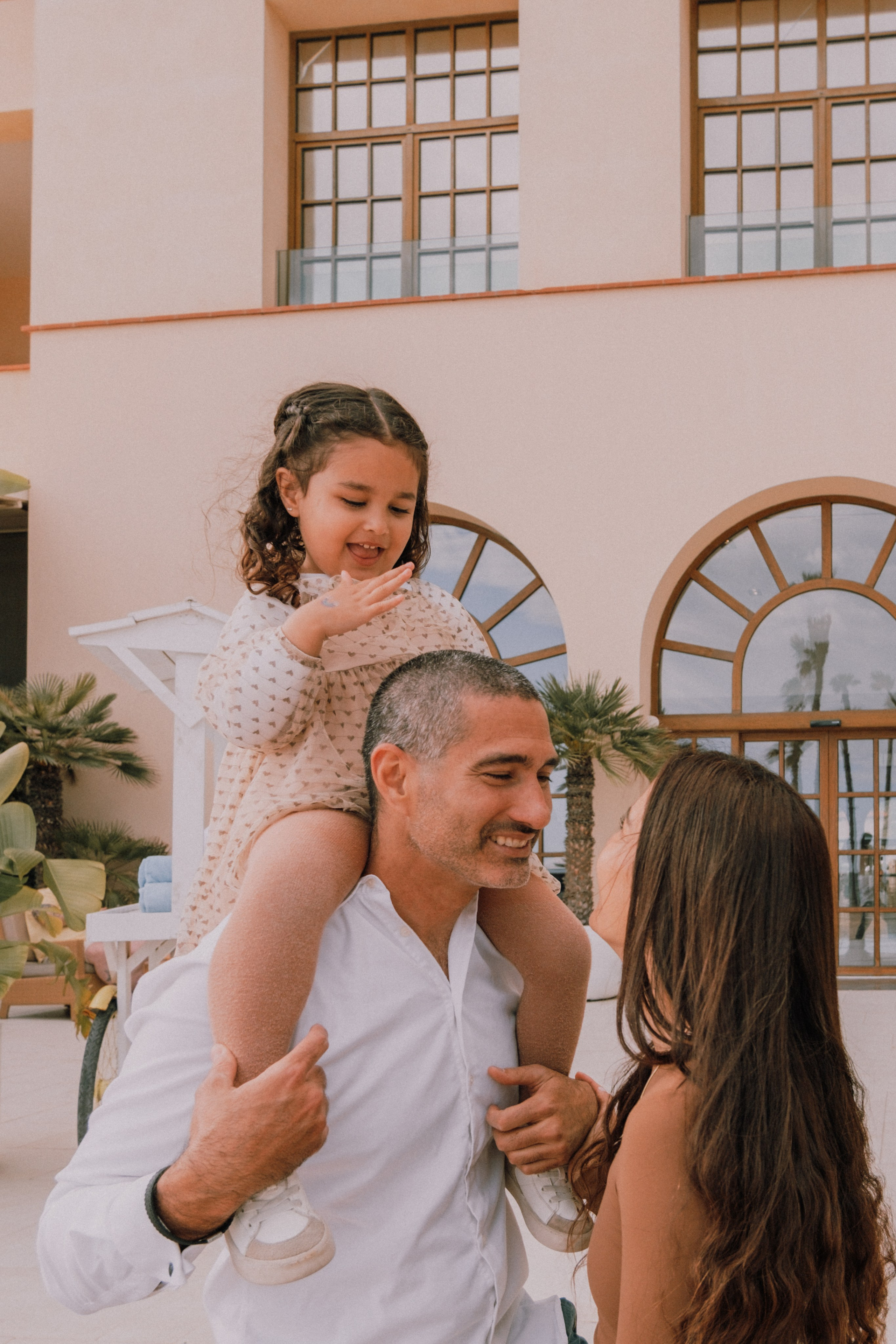 Sesión familiar en la playa. Fotografía profesional en Calafell - Elena Medvedeva