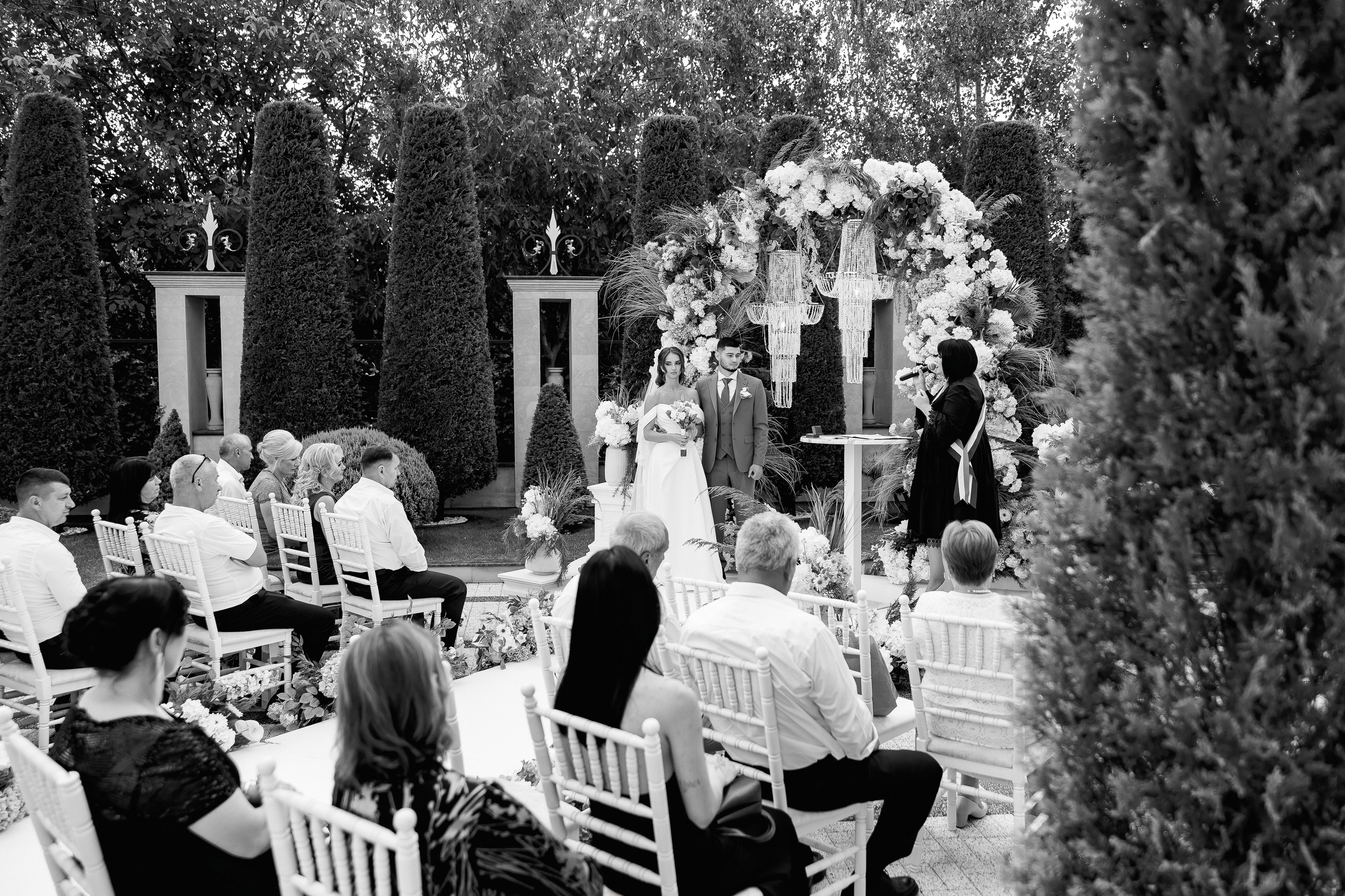 Eugen & Livia — Grand Elysee — Wedding Day. Servicii Foto și Video 067188353