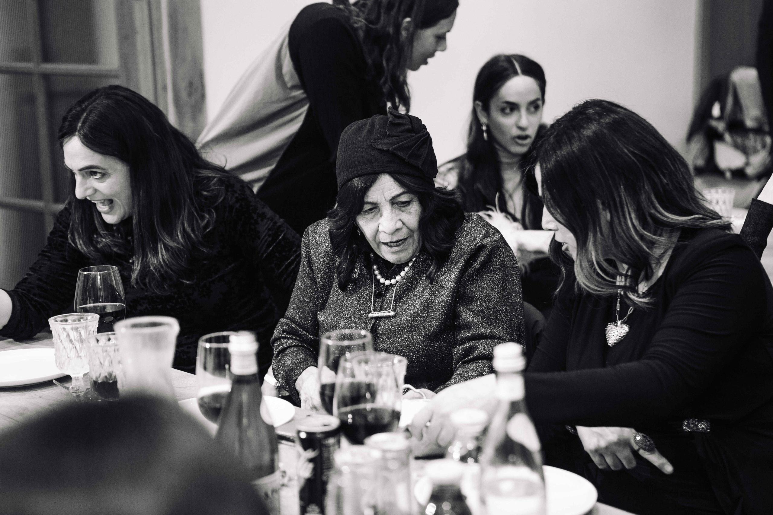 PARTY IN A RESTAURANT WITH THE WHOLE FAMILY. Https://shi-photo.com/