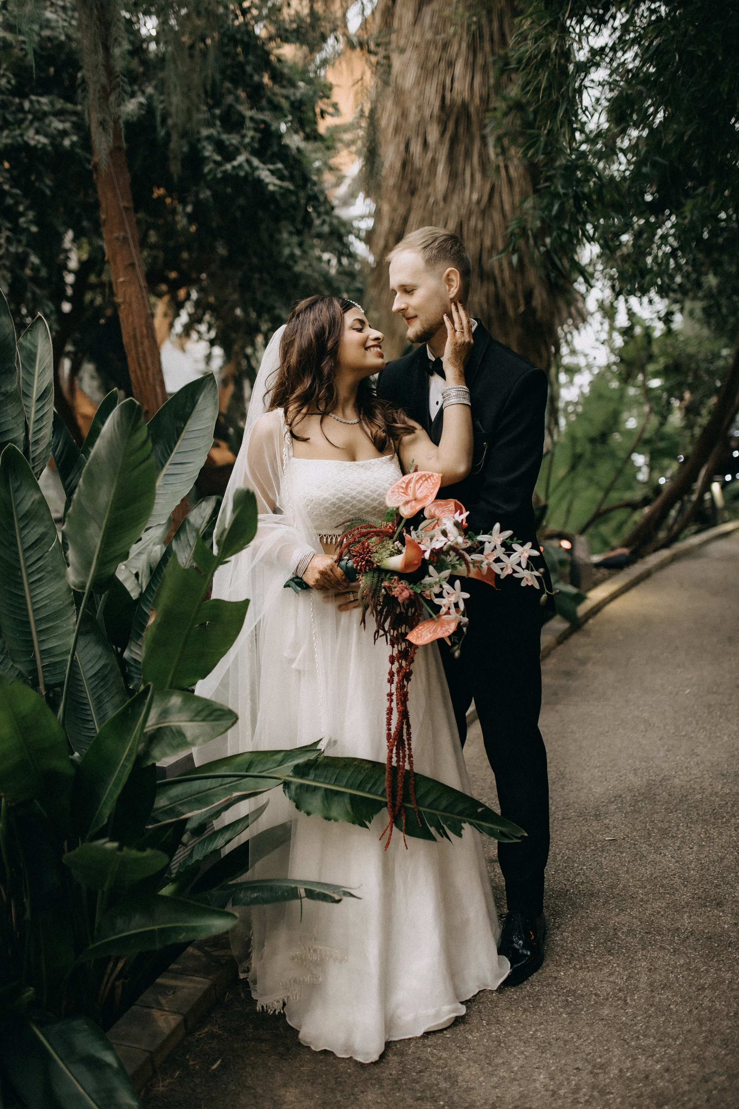 Ayushi and Tomasz. Wedding and Portrait Photographer Evie Moon