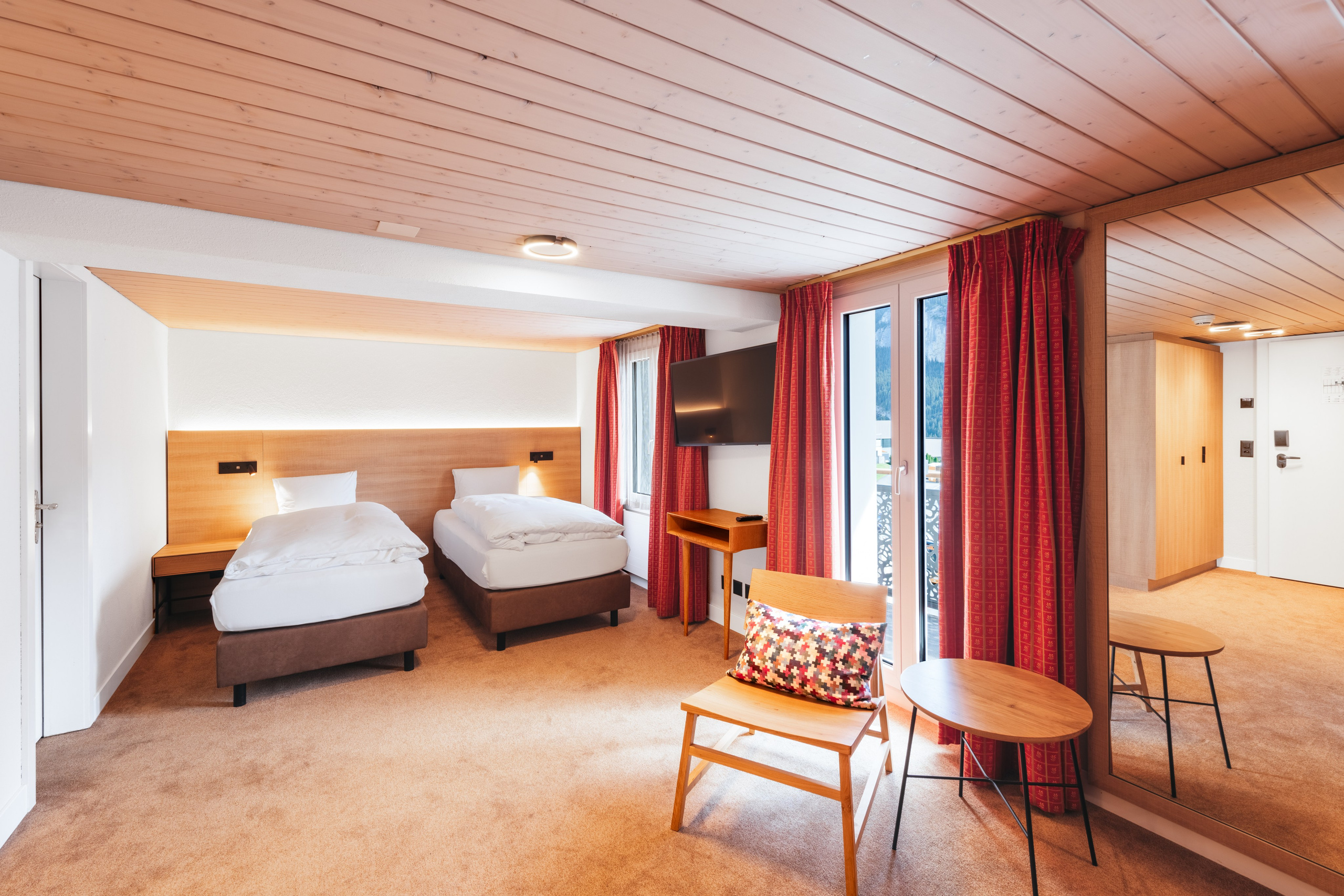 Hotel Kreuz Post, GRINDELWALD, Kt. BERN. Hallo! Ich bin Elena und arbeite als Immobilienfotografin