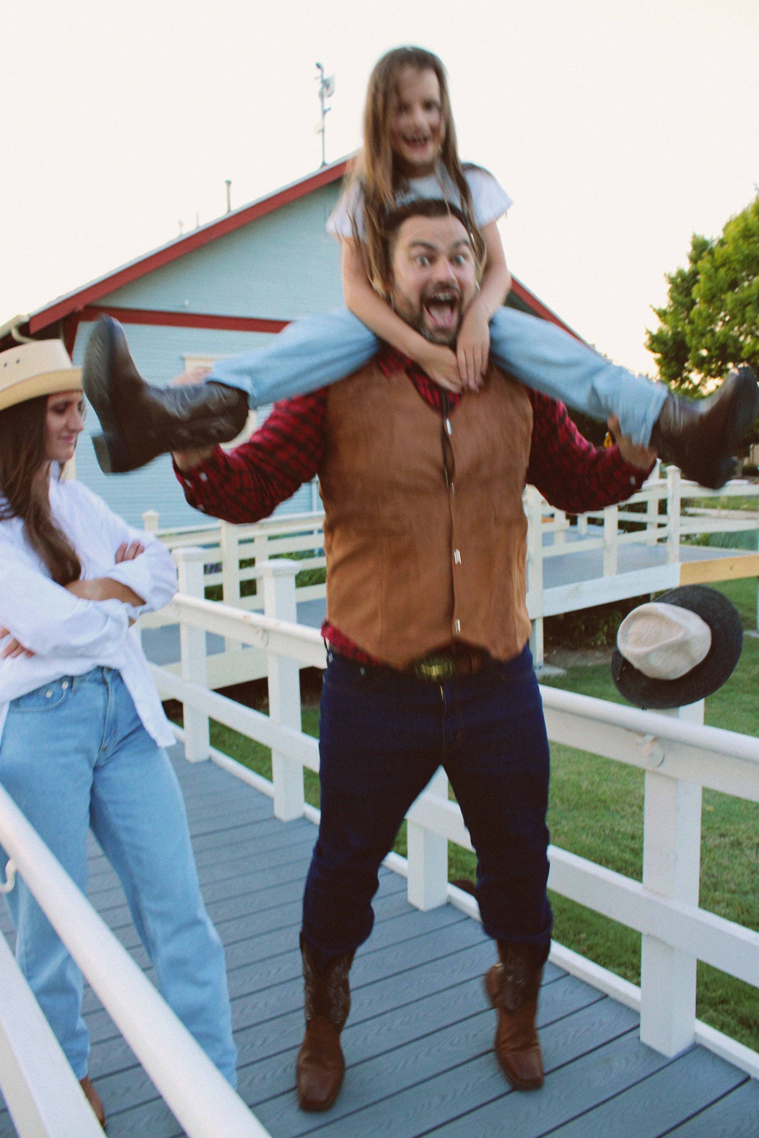 Texas Countryside Family Photoshoot in Cowboy Style. Lana Petrychenko — Portrait & Family Photographer. Valencia, Spain
