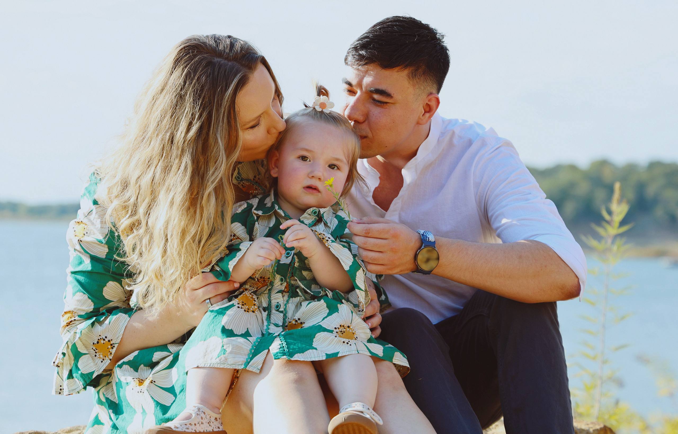 Baby Family Photoshoot – Outdoor Family Photography with Infant or Toddler. Lana Petrychenko — Portrait & Family Photographer. Valencia, Spain