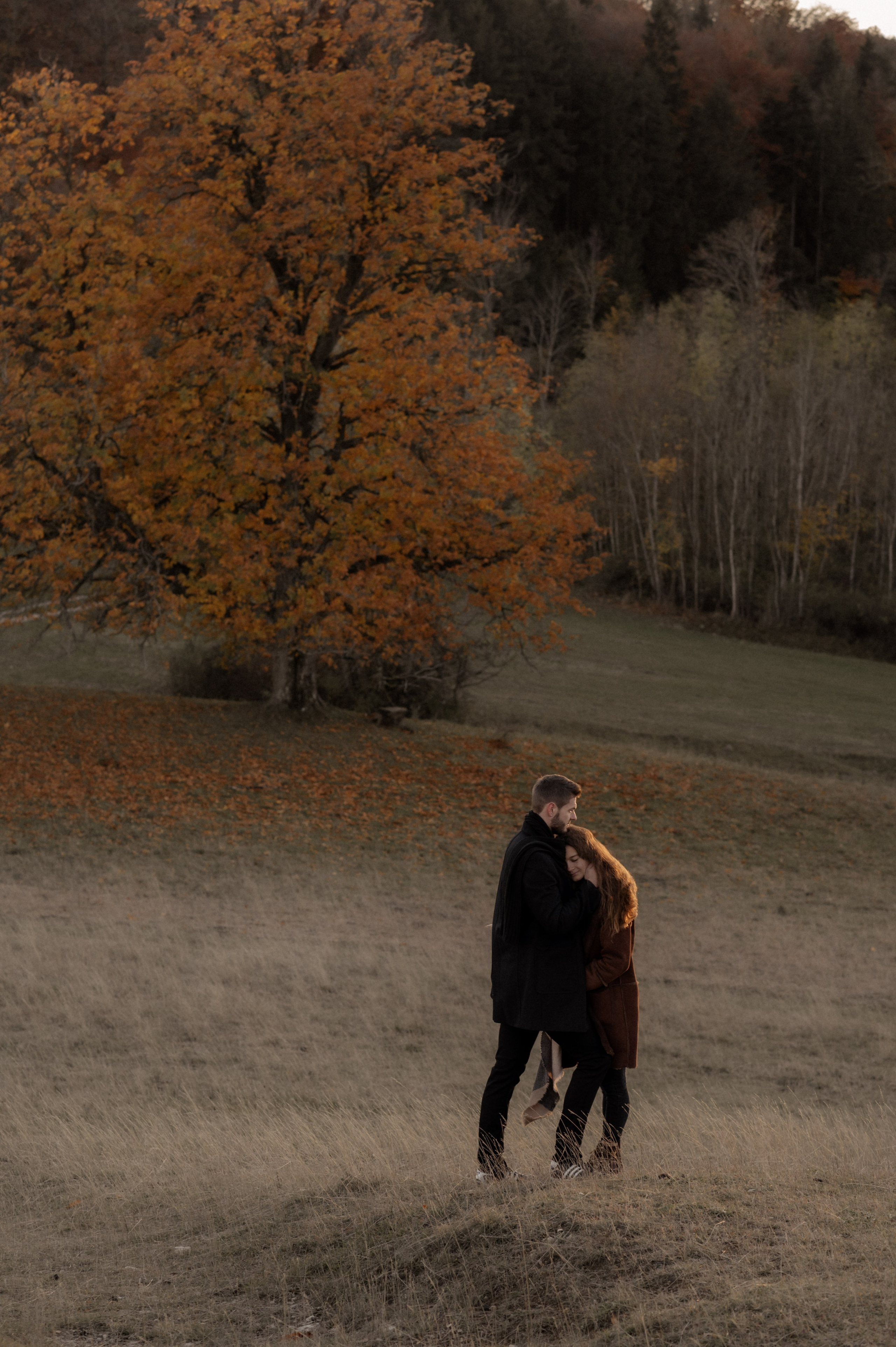 Wenn der Wind flüstert | Paarshooting am Gelben Berg. Photographer in Nuremberg Irina Mehnert from Ansbach