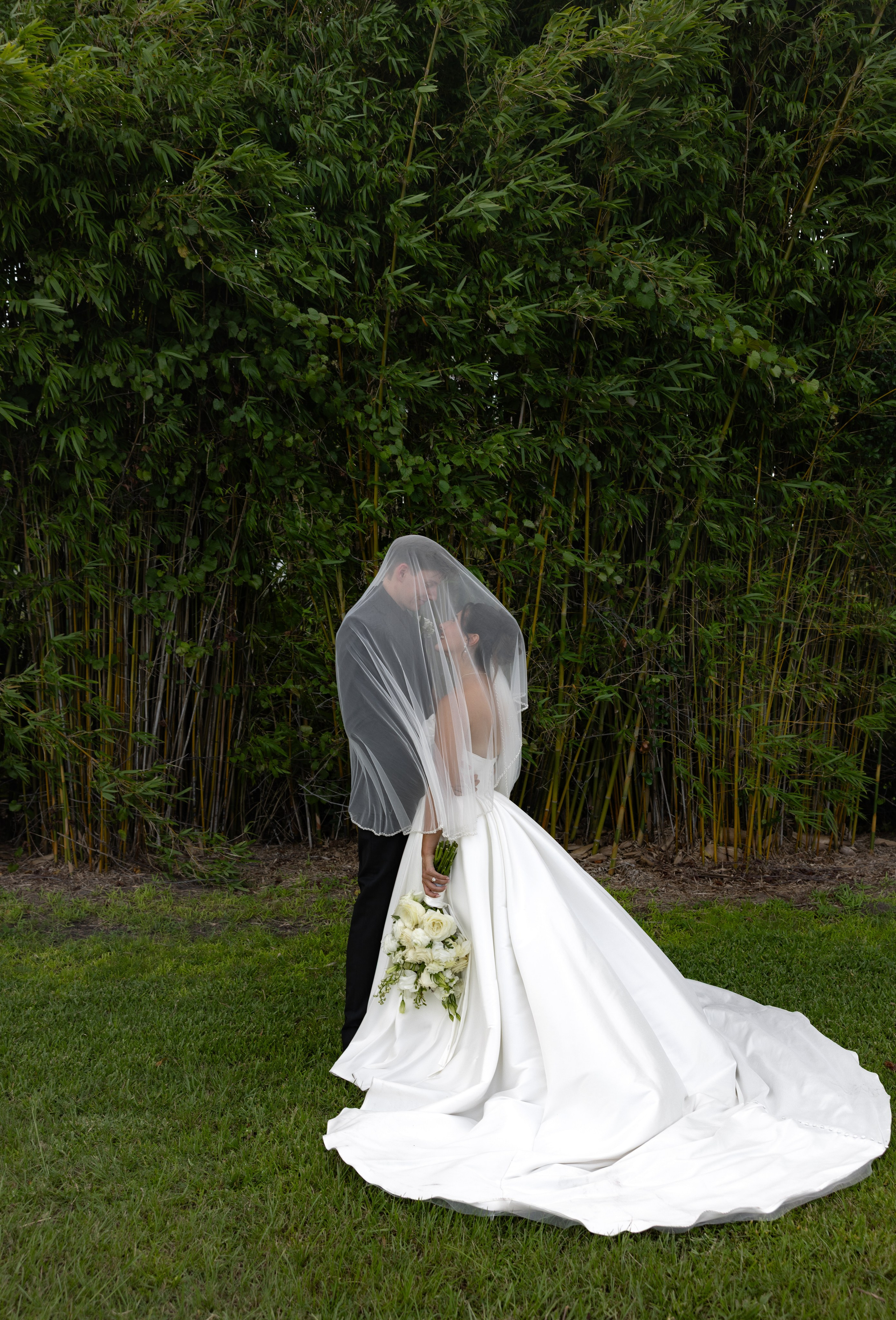 Alexsa and Robert. Ever After Farm Peach. Photographer Anastasia Nagibina