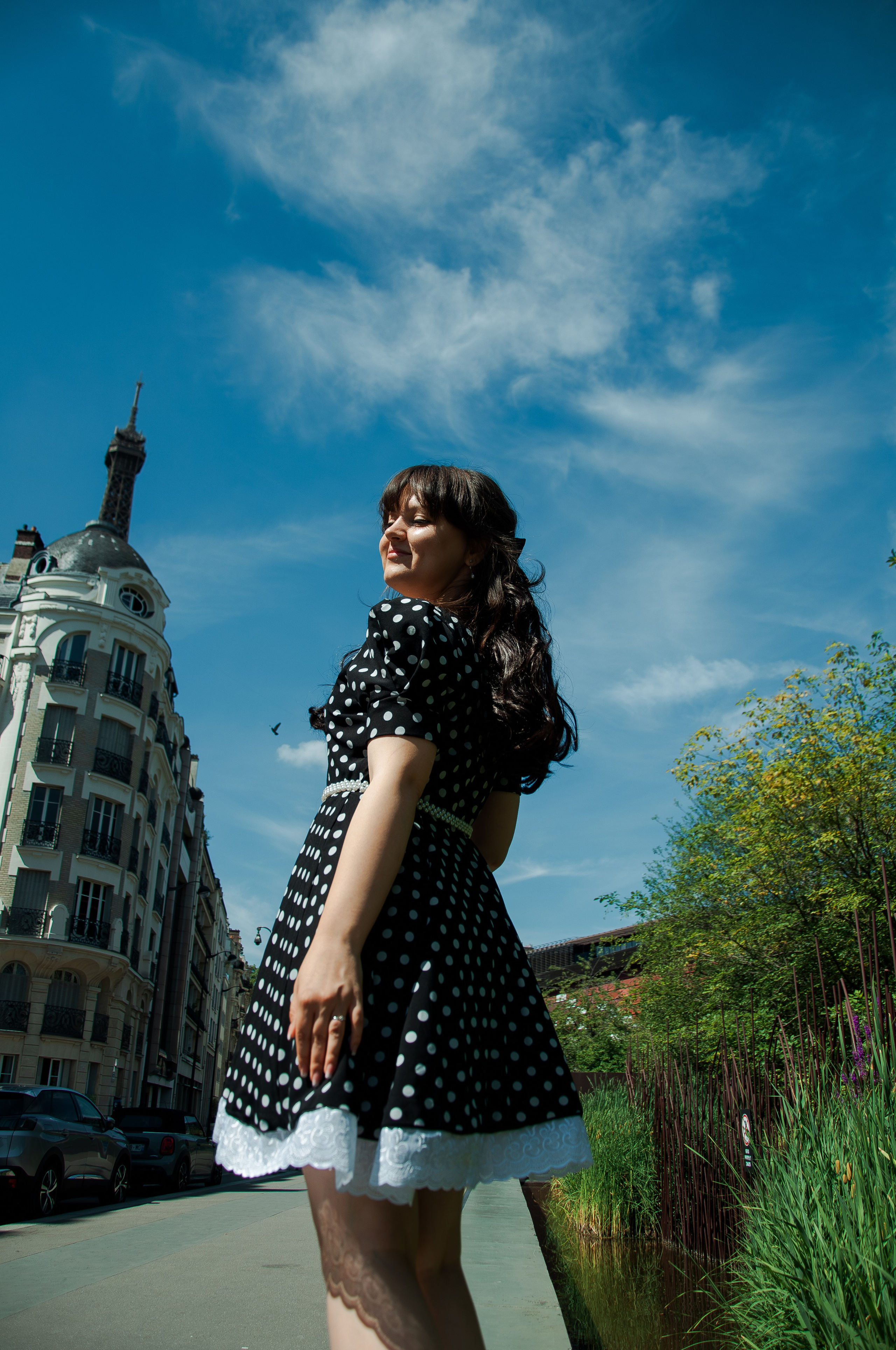 Женский портрет у Эйфелевой башни. Фотограф в Париже Полина Осипова