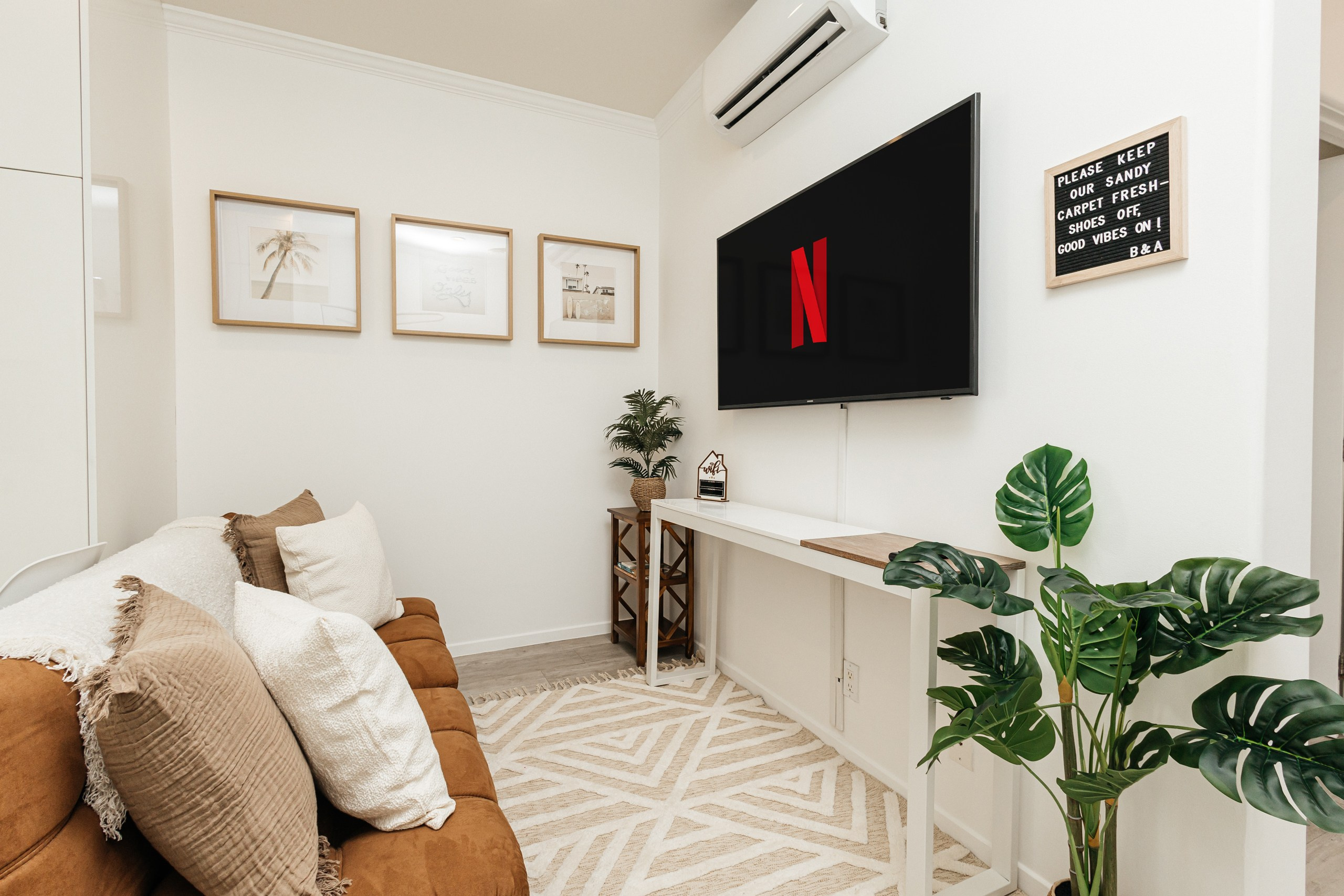 Session Apartments. Photographer Andrei White