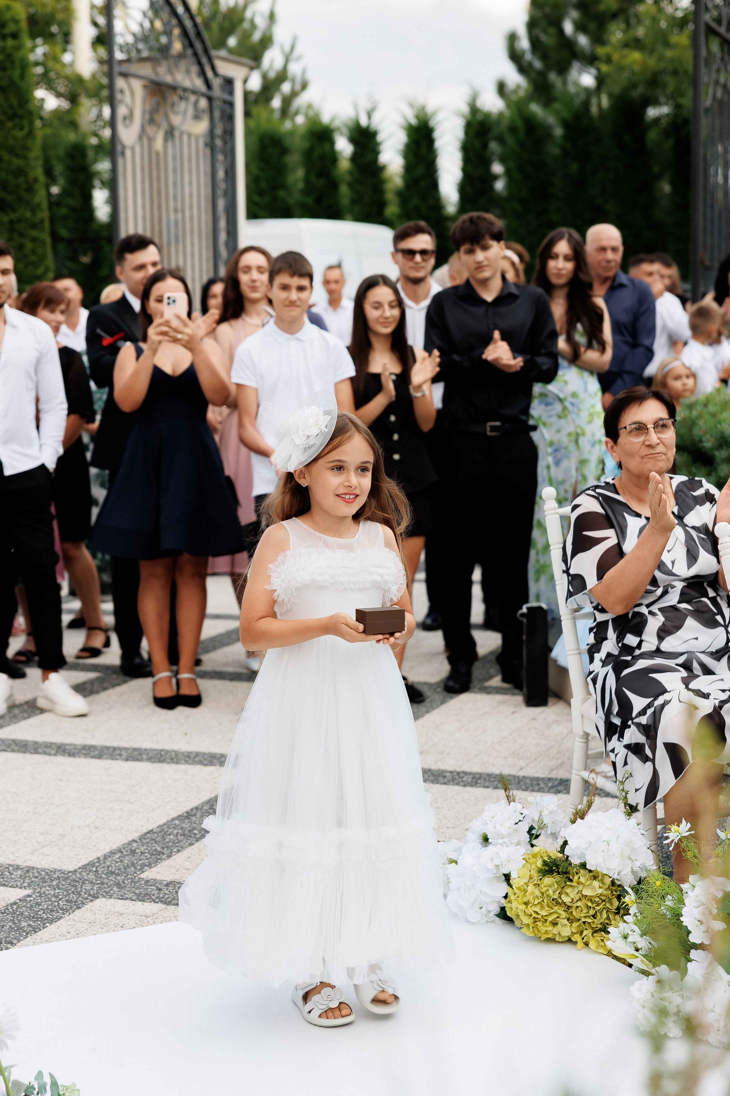 Eugen & Livia — Grand Elysee — Wedding Day. Servicii Foto și Video 067188353