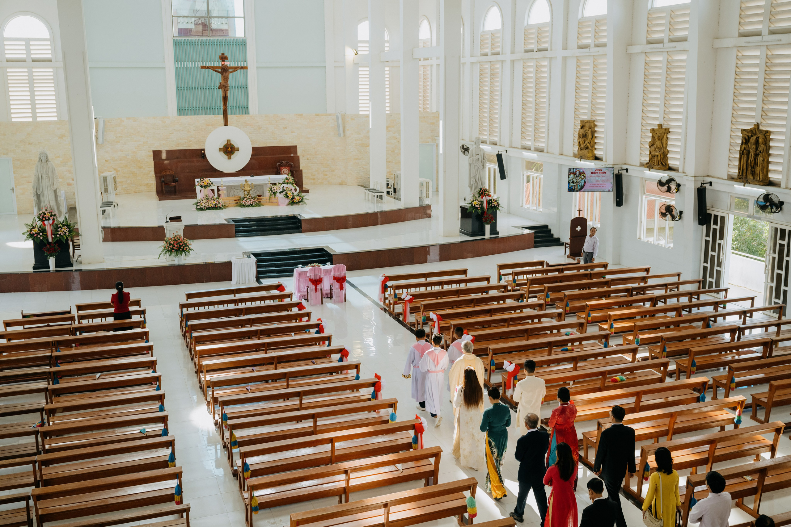 Church Wedding / TRANG & TUONG. Saigon Wedding Present | Art Beyond Moments