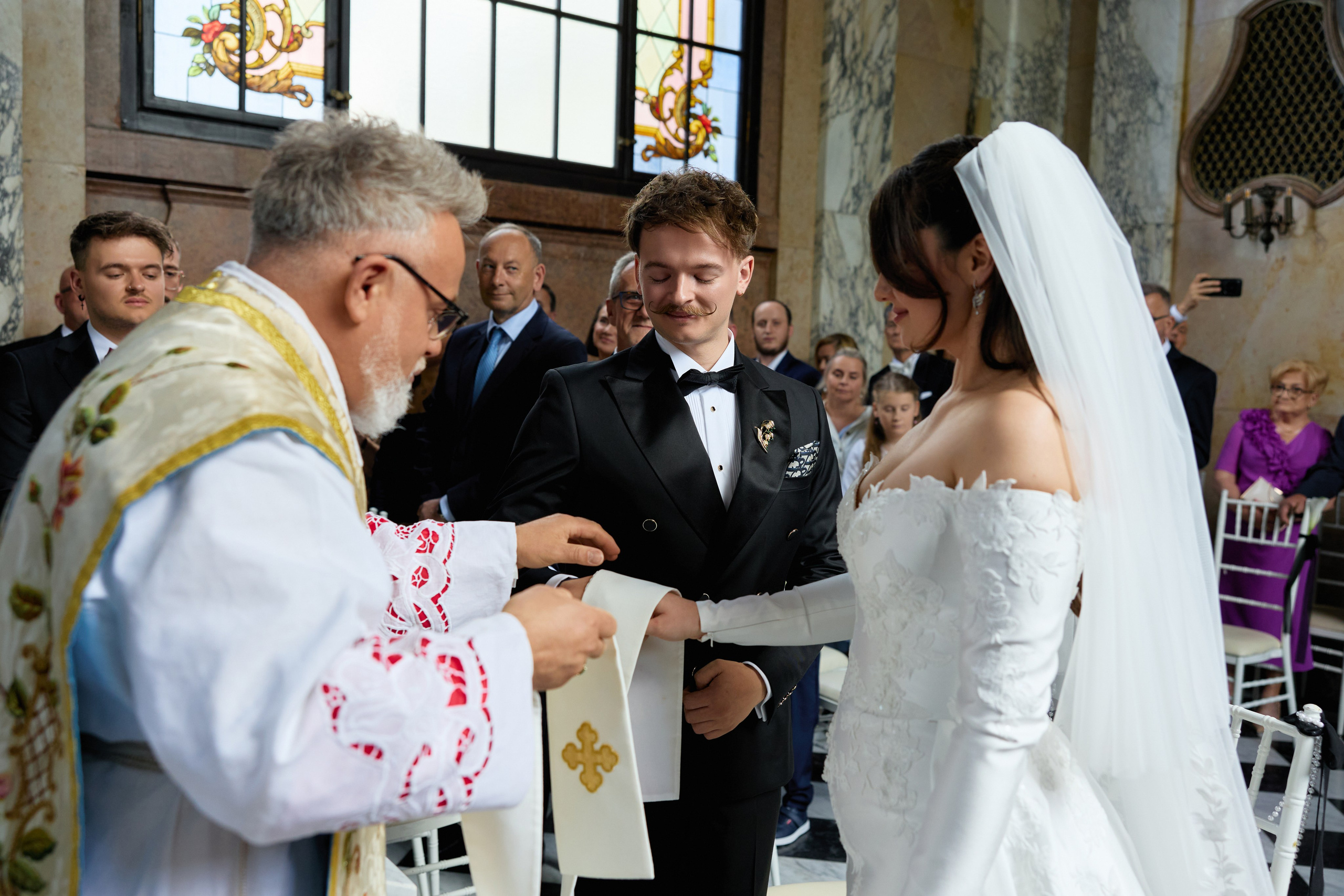 Wiktoria & Kacper. Pałac Goetz. Fotograf ślubny i rodzinny w Krakowie Yana Klymova
