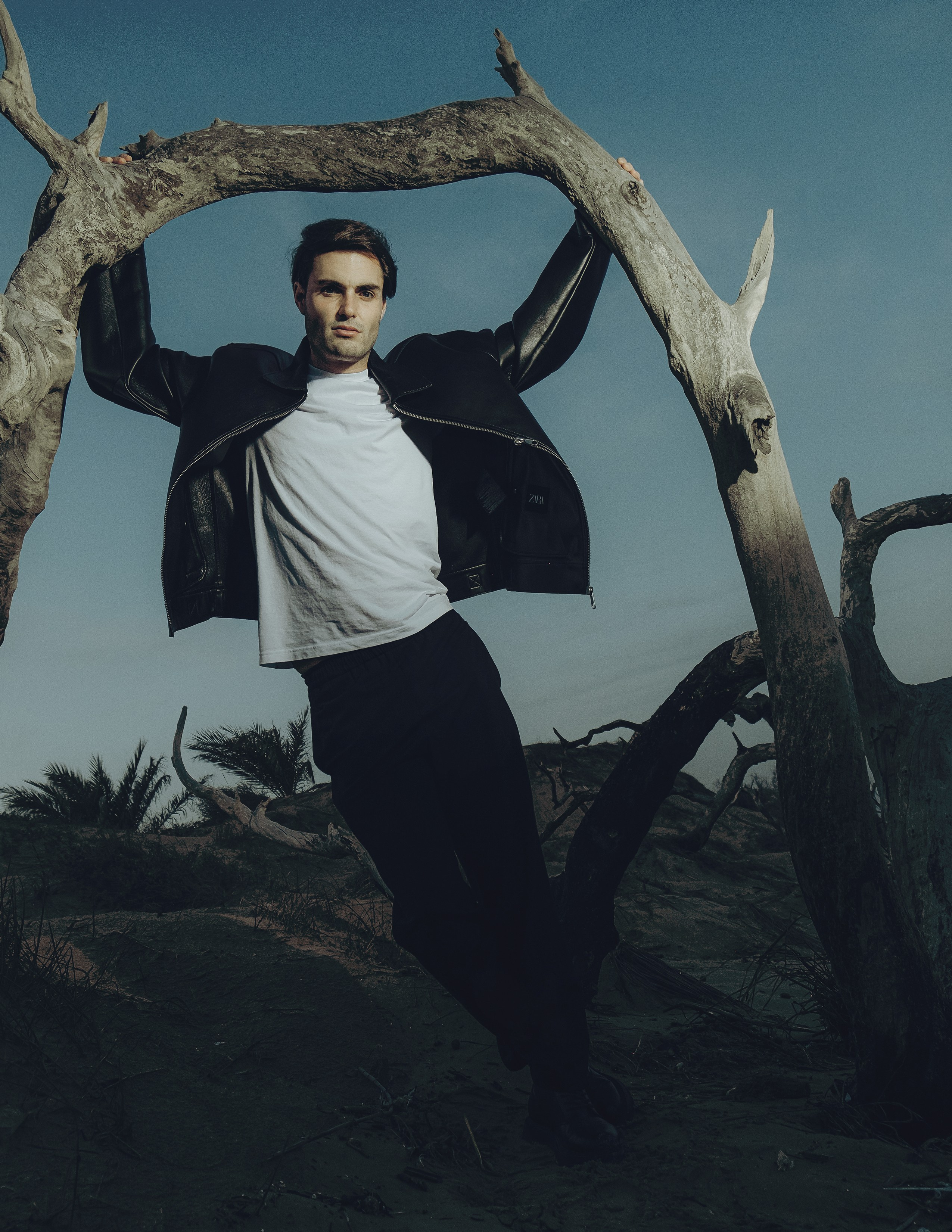 Фотосессия для актера Jaime Medina в дюнах — фотограф Андрей Луковников, Испания (Гуардамар, Аликанте, Торревьеха)