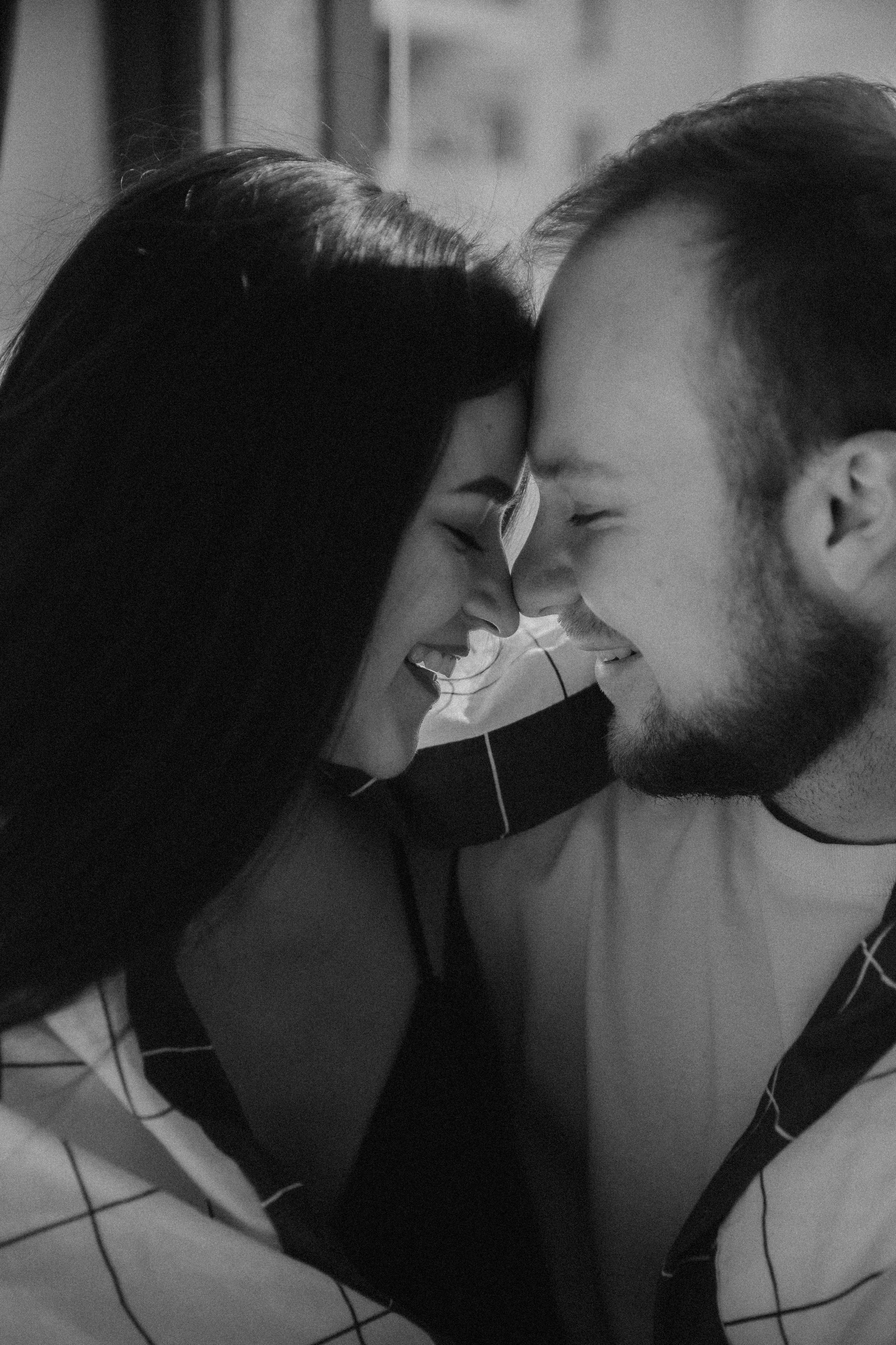 Anna+Andrew | At-home session. Photographer in Los Angeles. Julia Ishmuratova