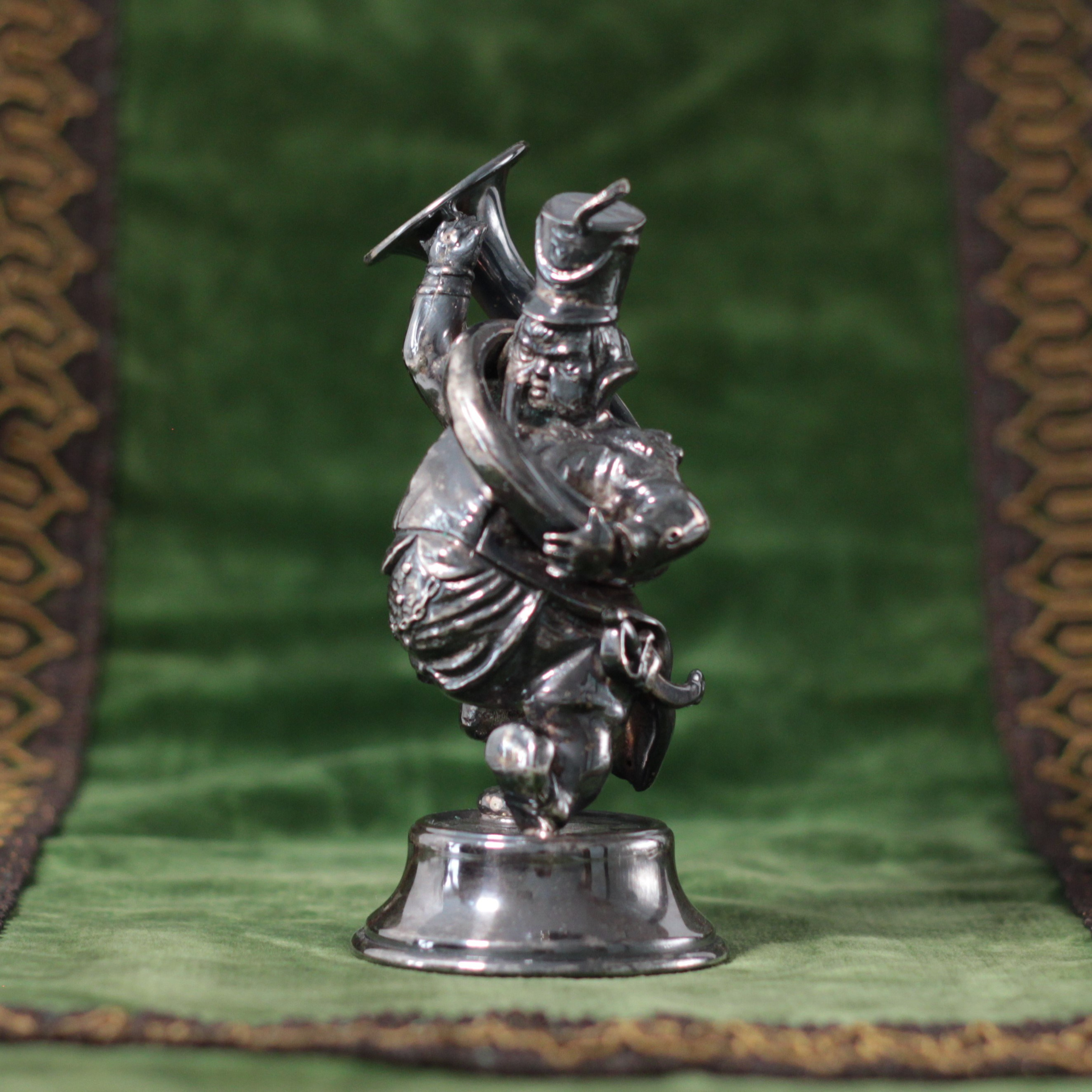 MarchingMusicians. Современнные и актикварные украшения в Барселоне, Москве и Санкт-Петербурге