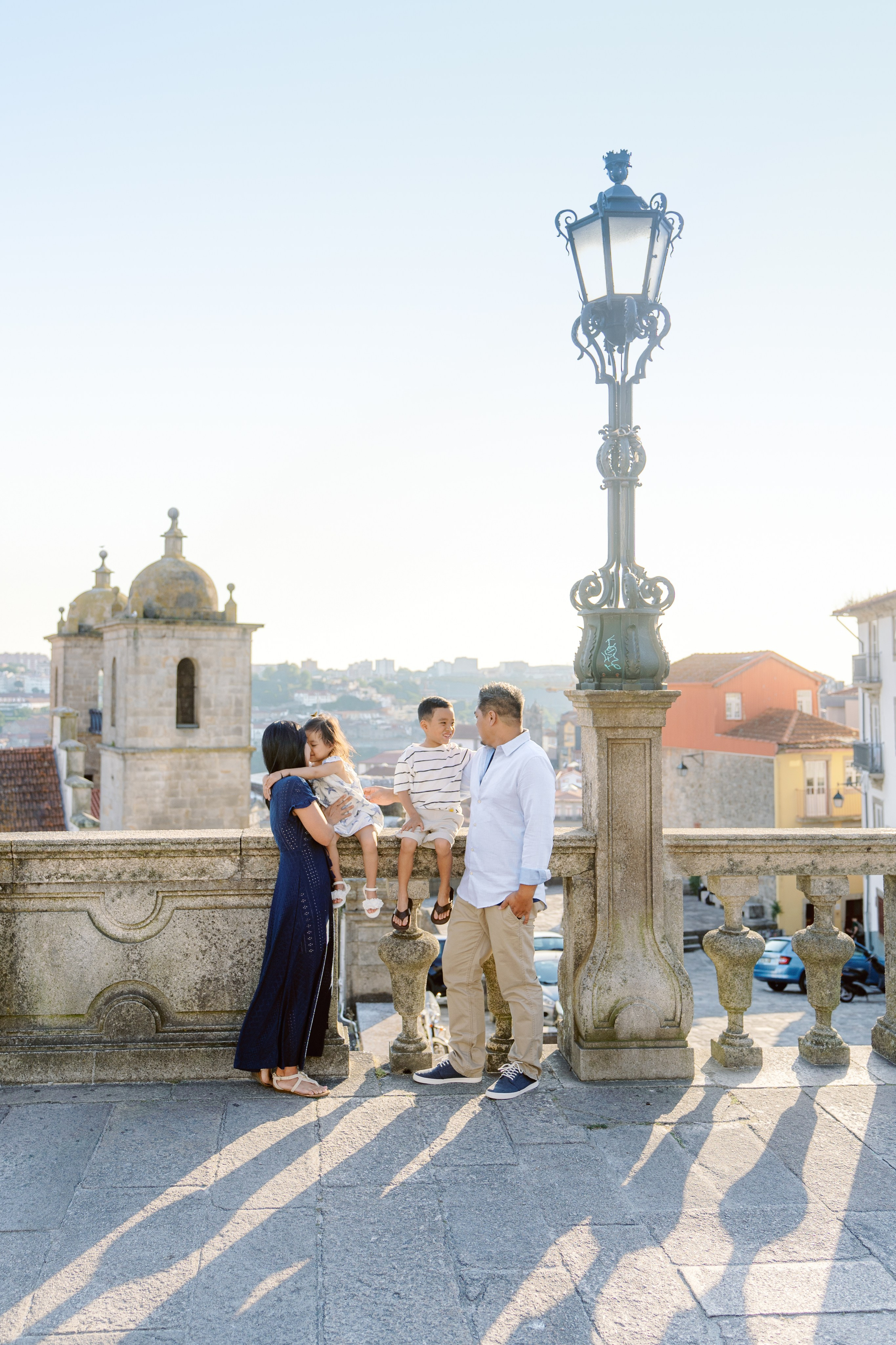 Family photo shoot in Porto. Photographer in Portugal Polina Gotovaya