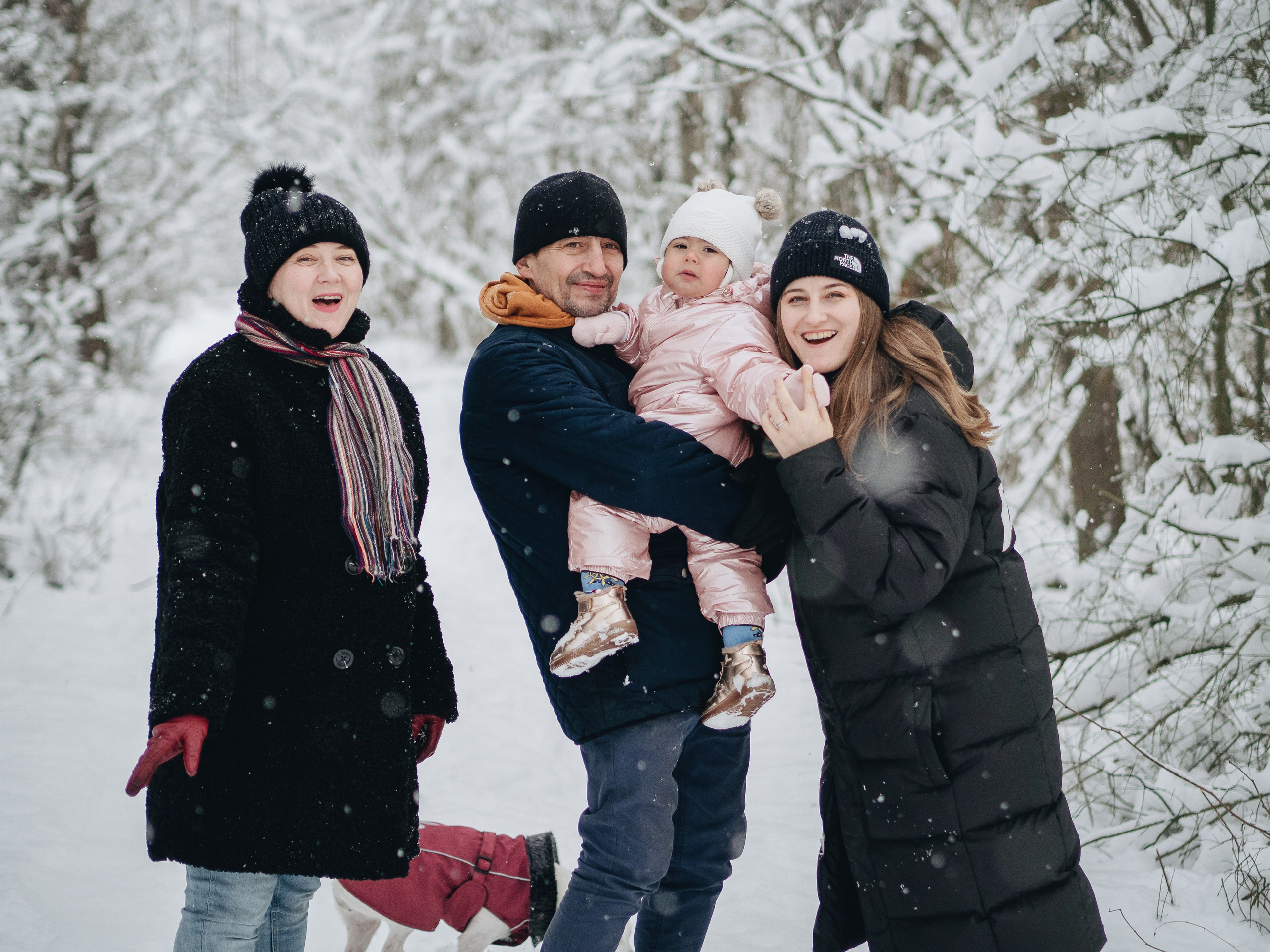 Lida & her family. Photographer in Los Angeles. Julia Ishmuratova