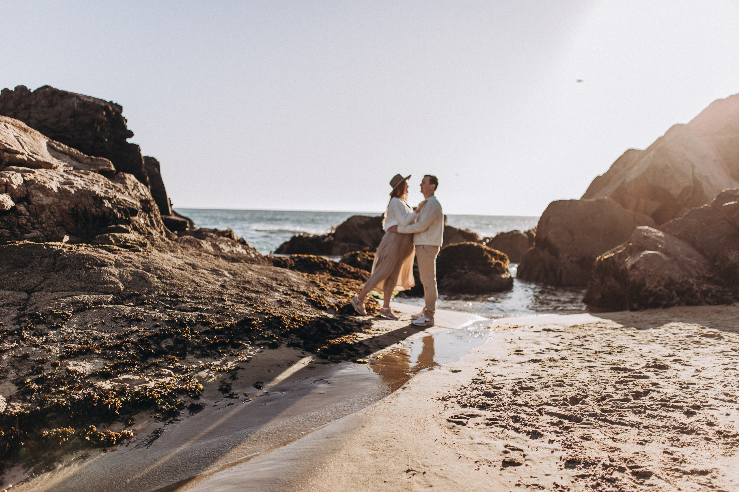 Sesión de embarazo en la playa en Chile — Luz dorada y naturaleza. Photographer in Santiago, Chile Anna Almazova