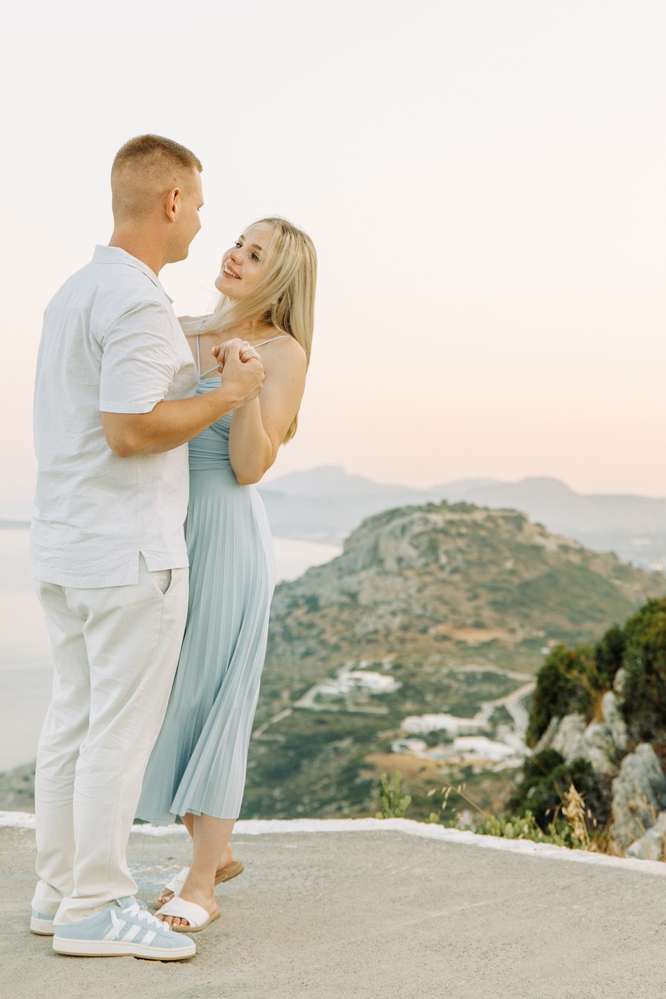 Alina and Joshua. Renate Woeste | Wedding planner in Rhodes. Creating dream weddings by the sea. Let’s make your special day unforgettable