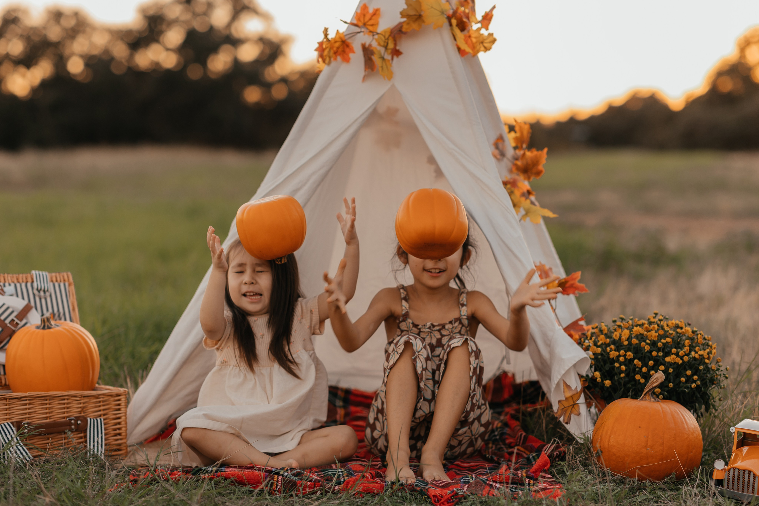FALL Mini Session. Professional Photography in Austin, TX — Family, Newborn, Maternity