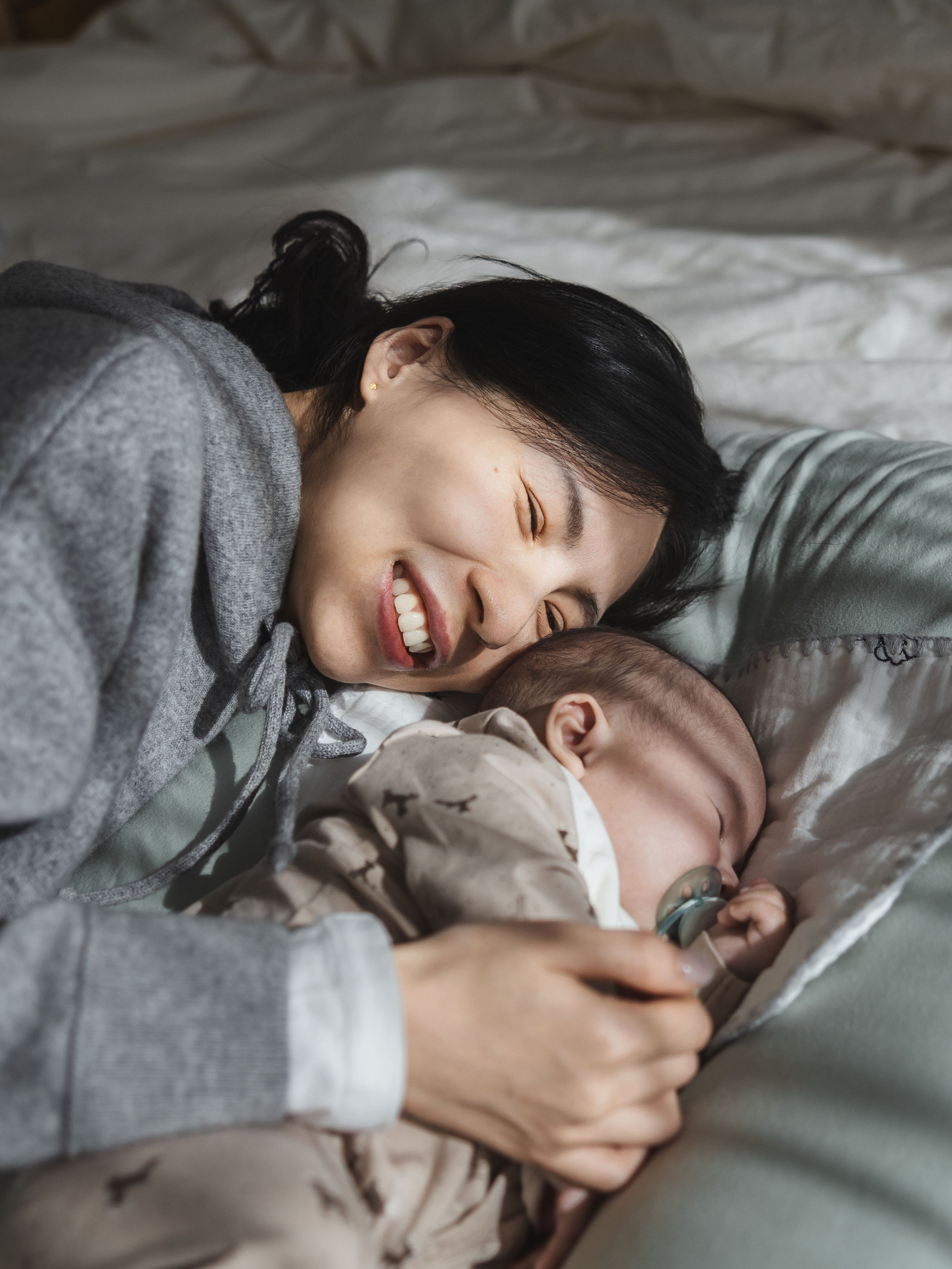 Family photo shoot at the 100th day of life. Shanghai Family Photographer Dora