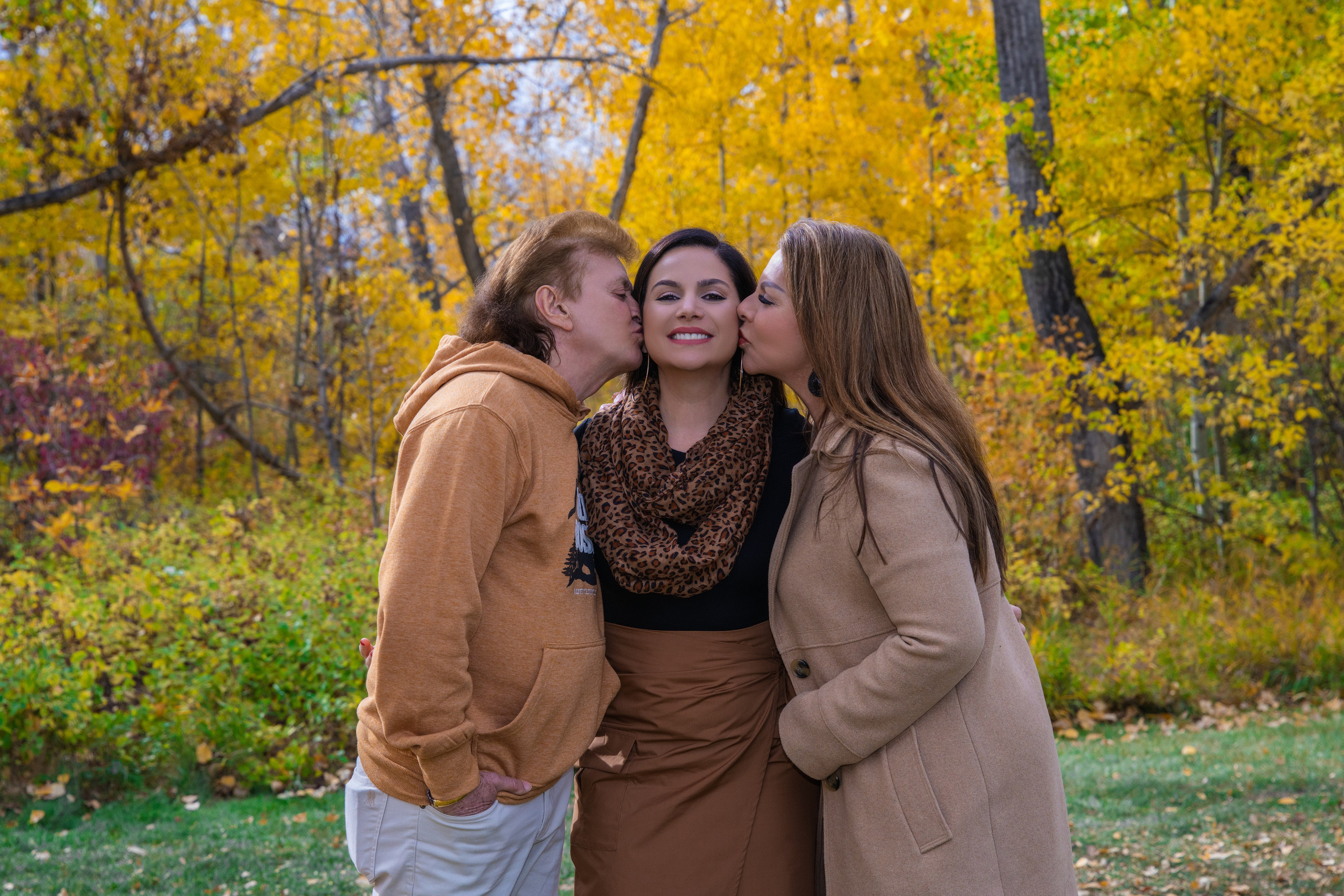 Ariana’s Family. Carlos Lima Photography — Photographer in Calgary