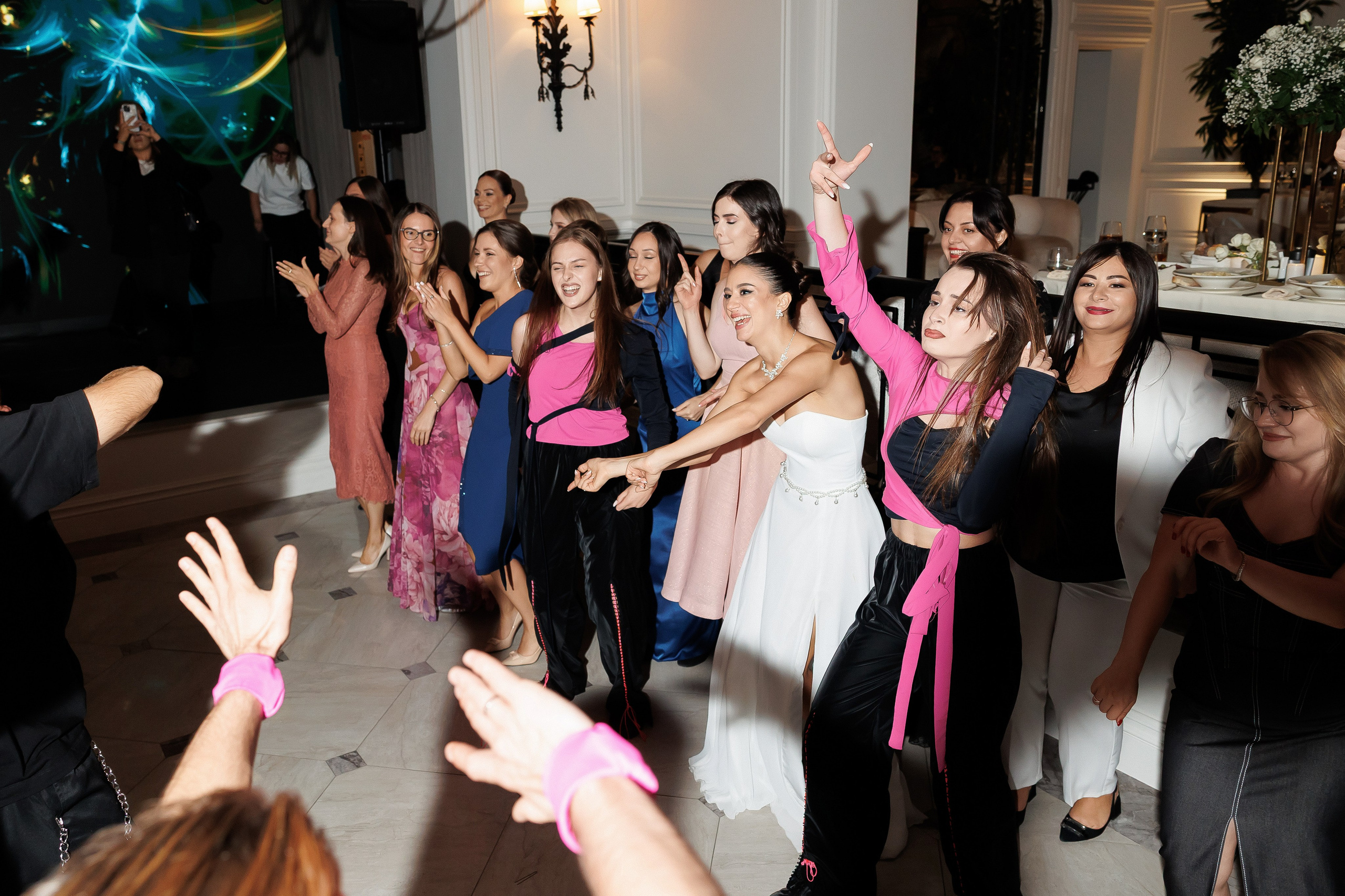 Serghei & Erica — Queen Residence. Servicii Foto și Video 067188353