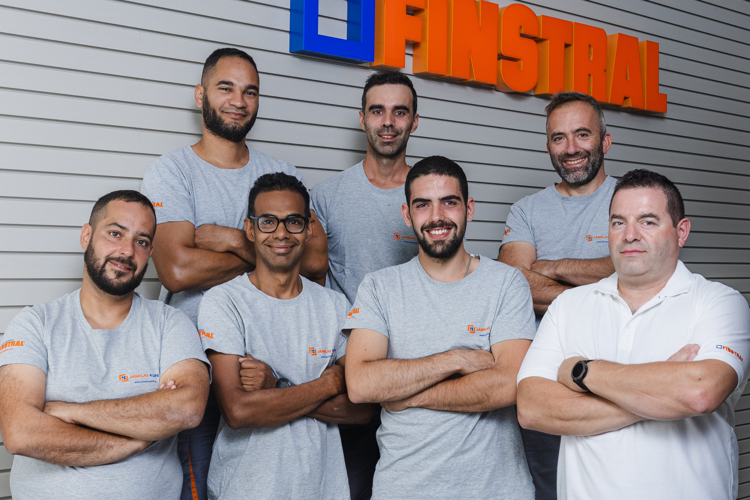 CORPORATE. ESTUDIO DOZE