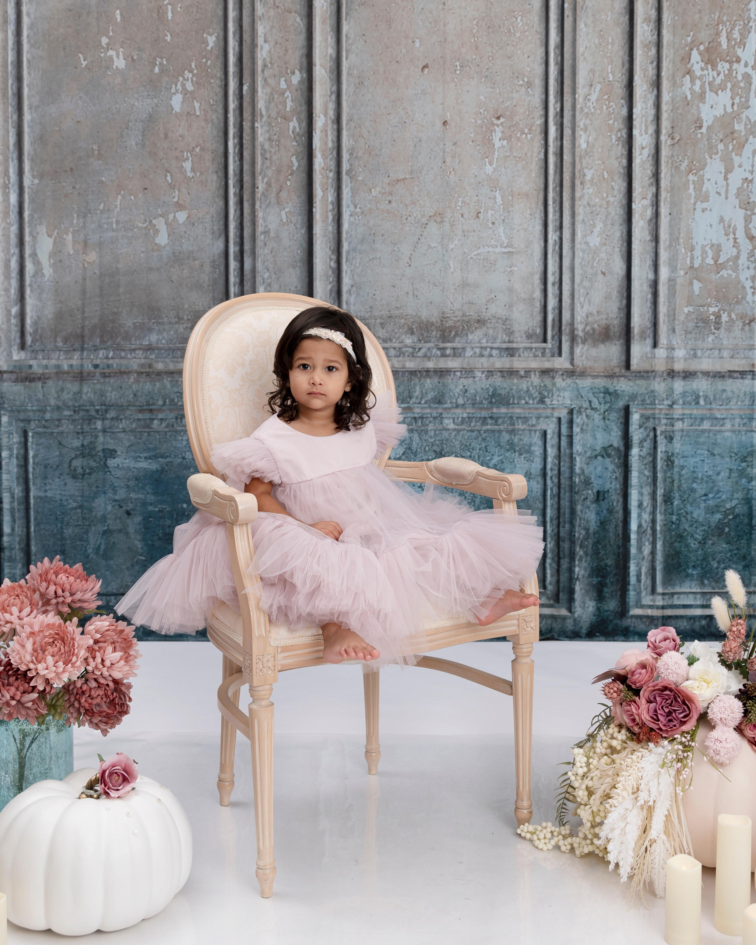 White Pumpkin. Portrait, kids and family photographer in Wesley Chapel Alina Alice Osipova