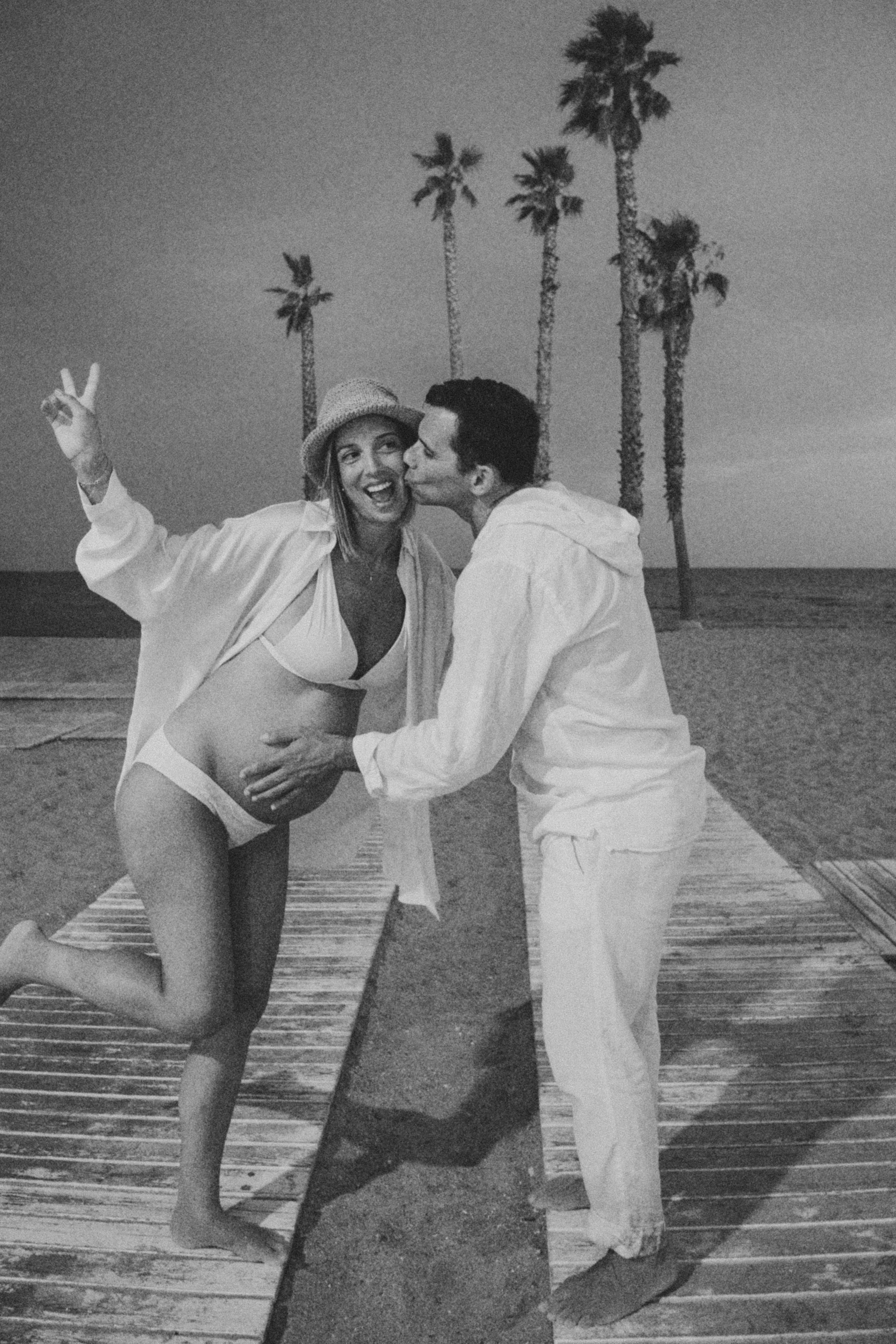 Sesión embarazo en la playa. Fotografía profesional en Calafell - Elena Medvedeva