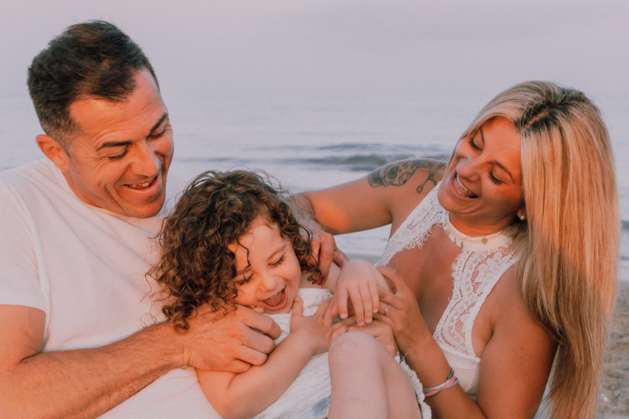 Sesión familiar en la playa. Fotografía profesional en Calafell - Elena Medvedeva