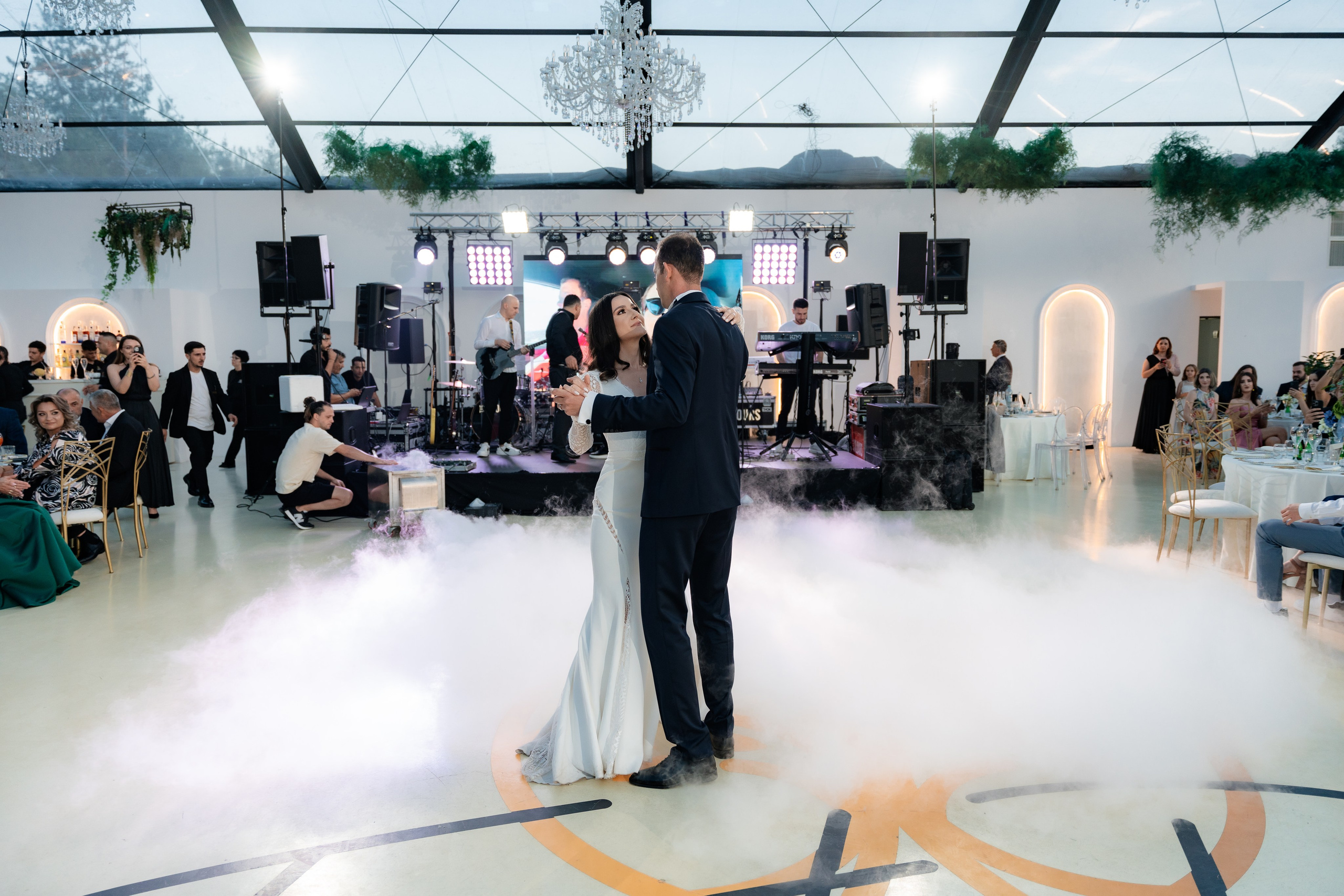 Elly & Andrew. Destination Wedding Photographer Alex Pasarelu