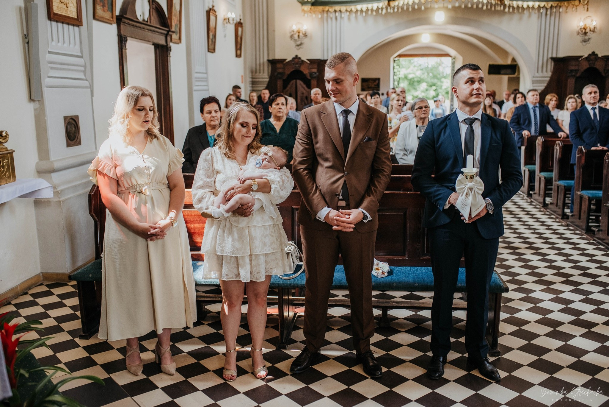 Chrzest Święty Alicji. Dominika Strachacka Fotografia | Fotograf ślubny i rodzinny Opole Lubelskie Lublin
