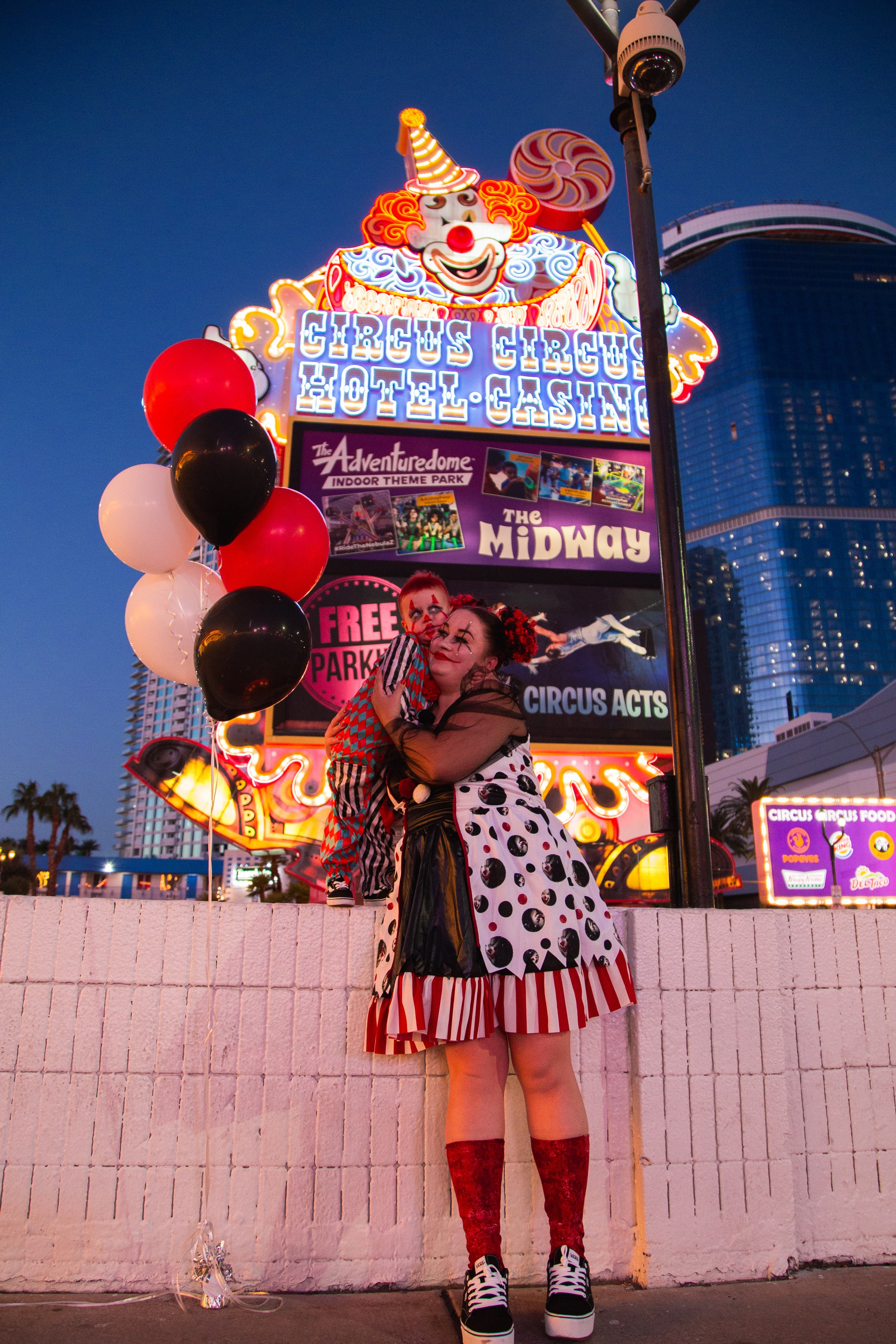 Crazy clowns. Wedding & elopement photographer Viktoriya Kravtsov. Las Vegas