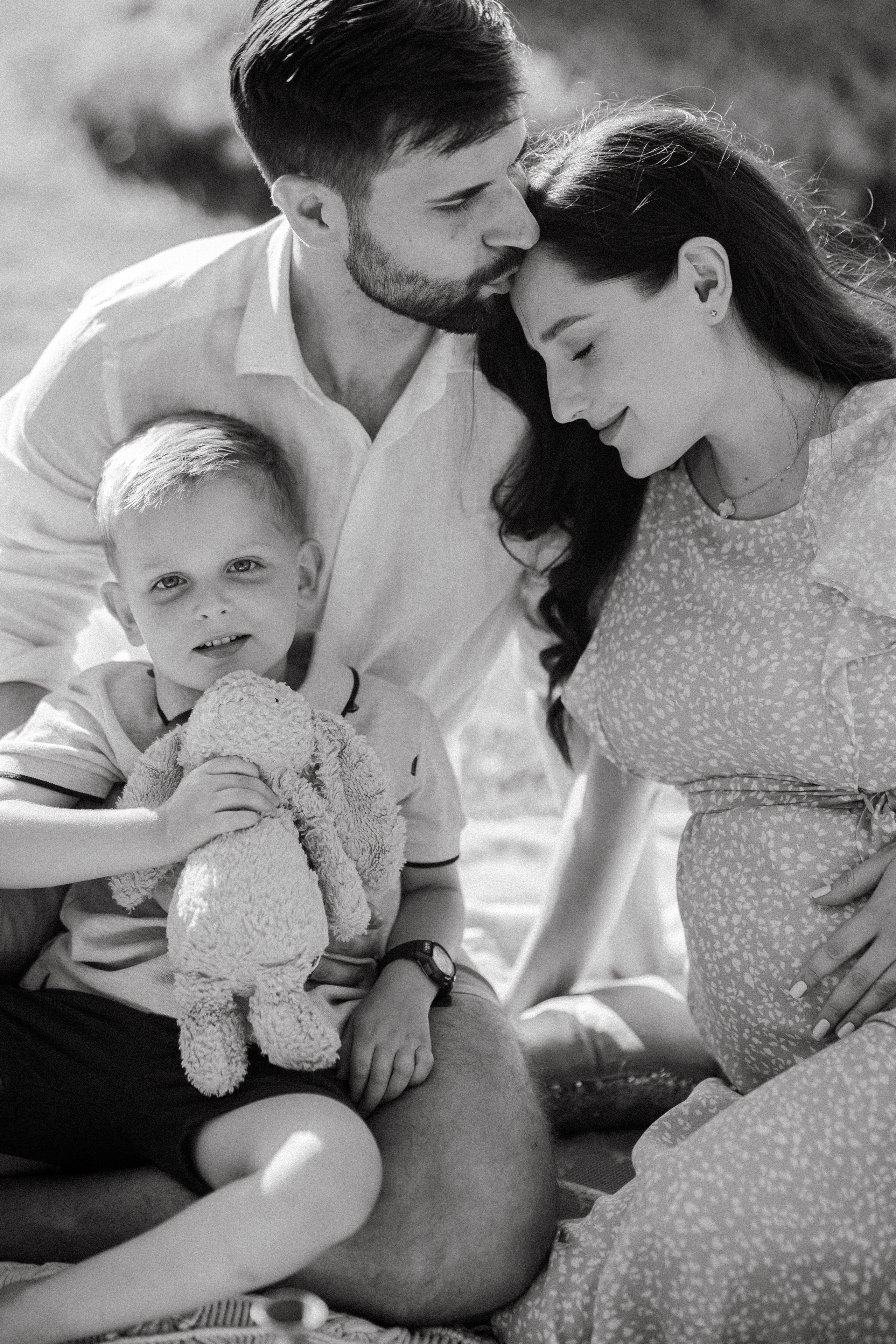 Family picnic. Photographer in Singapore Kate Bird
