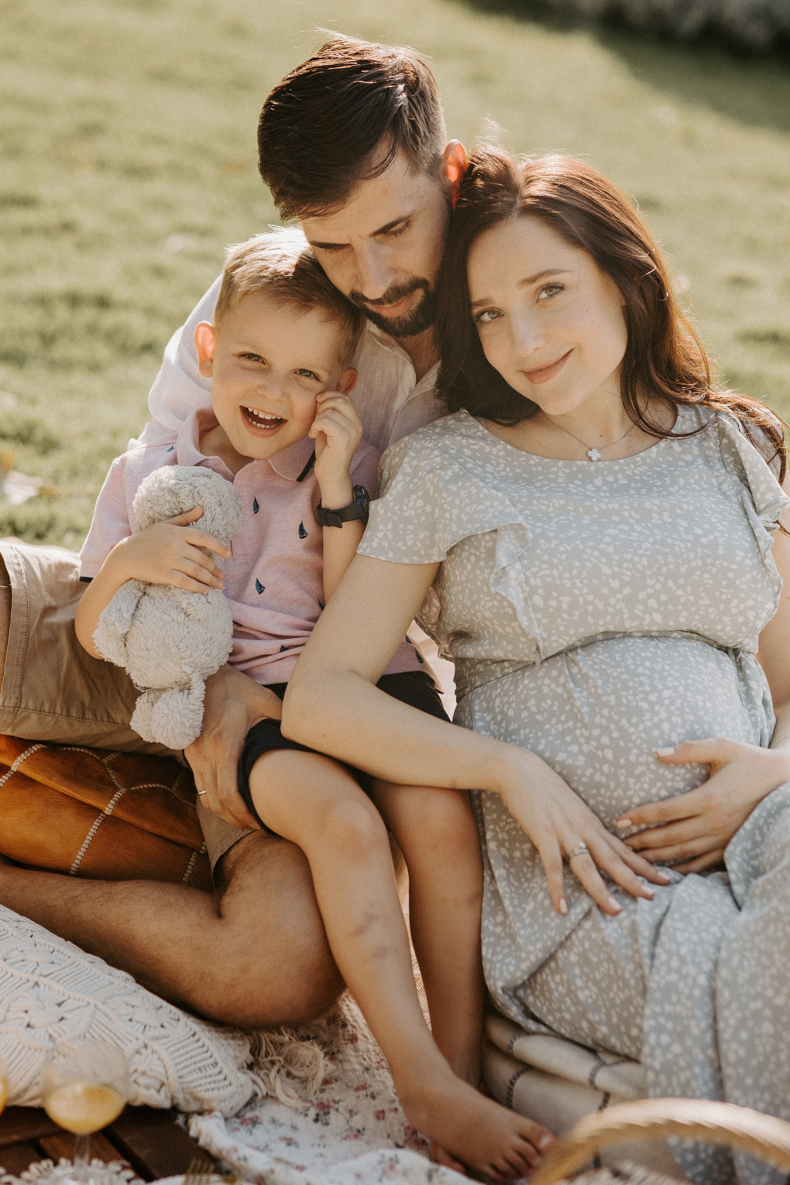 Family picnic. Photographer in Singapore Kate Bird