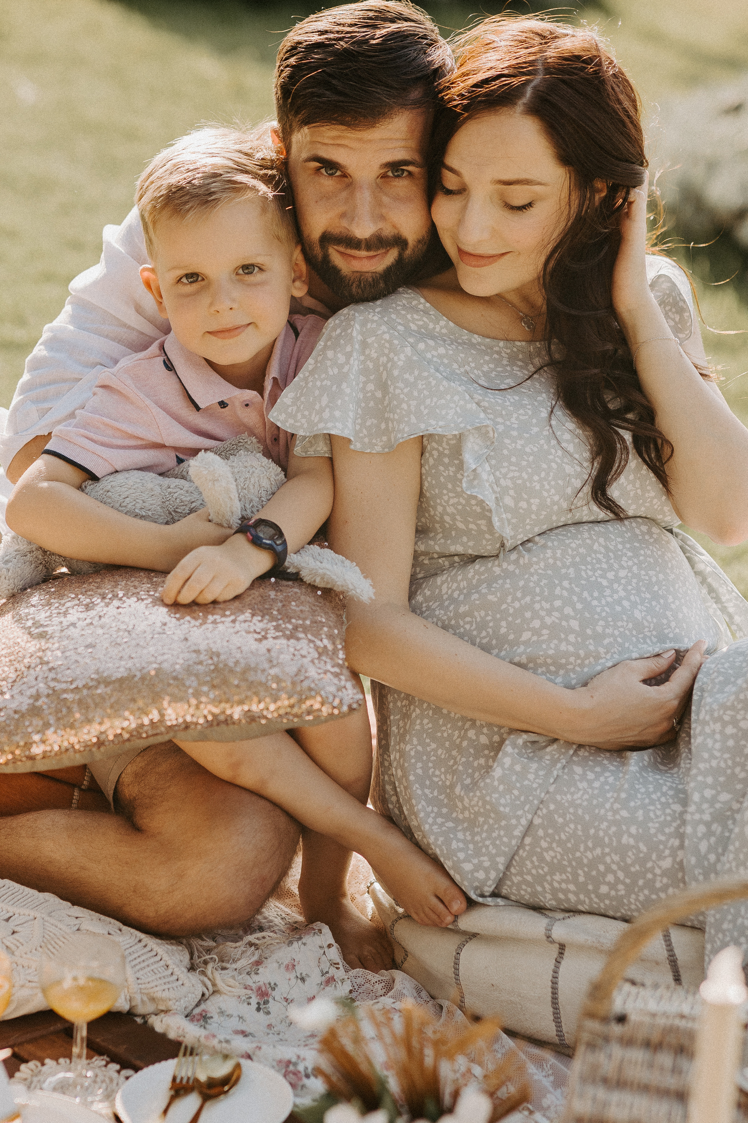 Family picnic. Photographer in Singapore Kate Bird