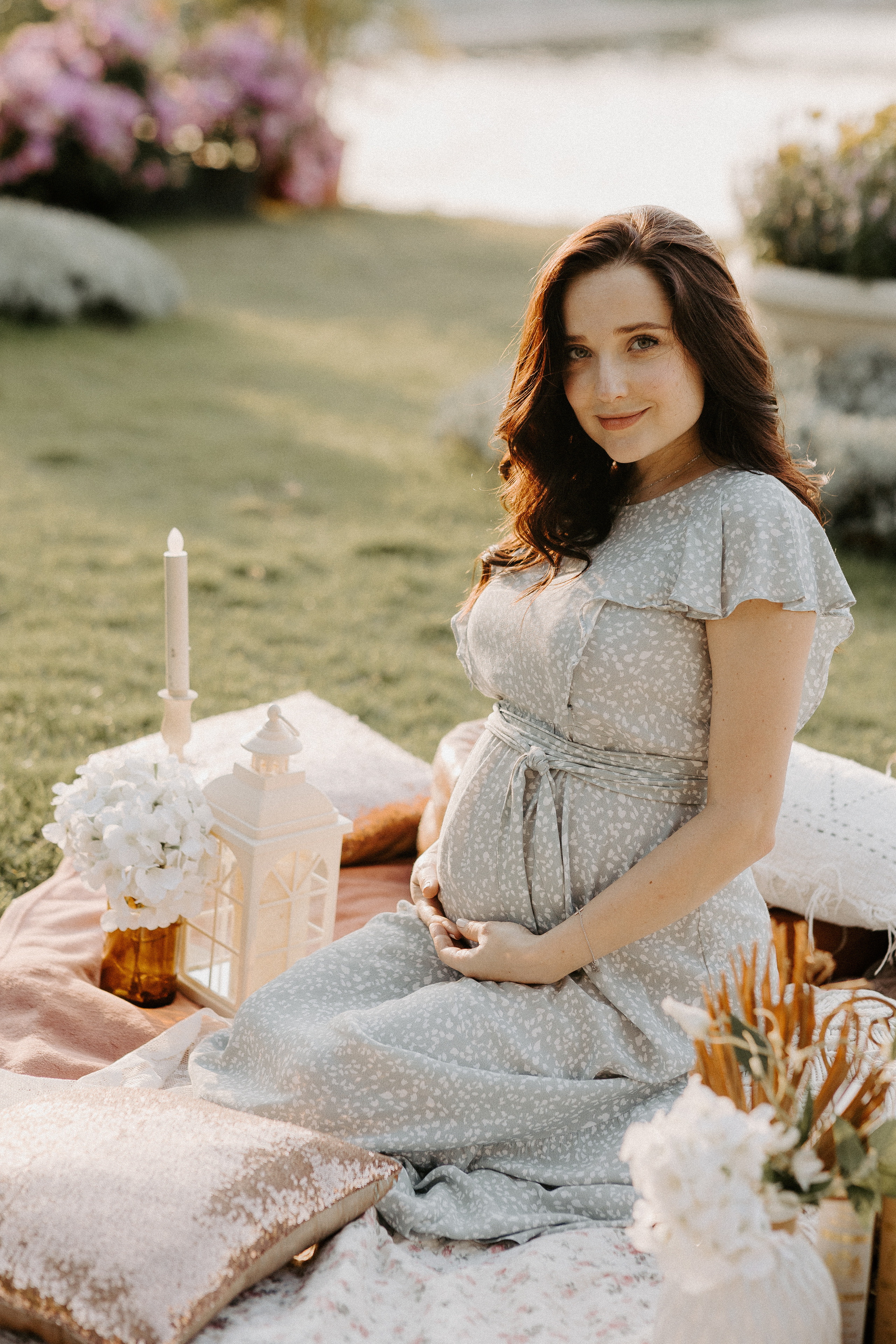 Family picnic. Photographer in Singapore Kate Bird
