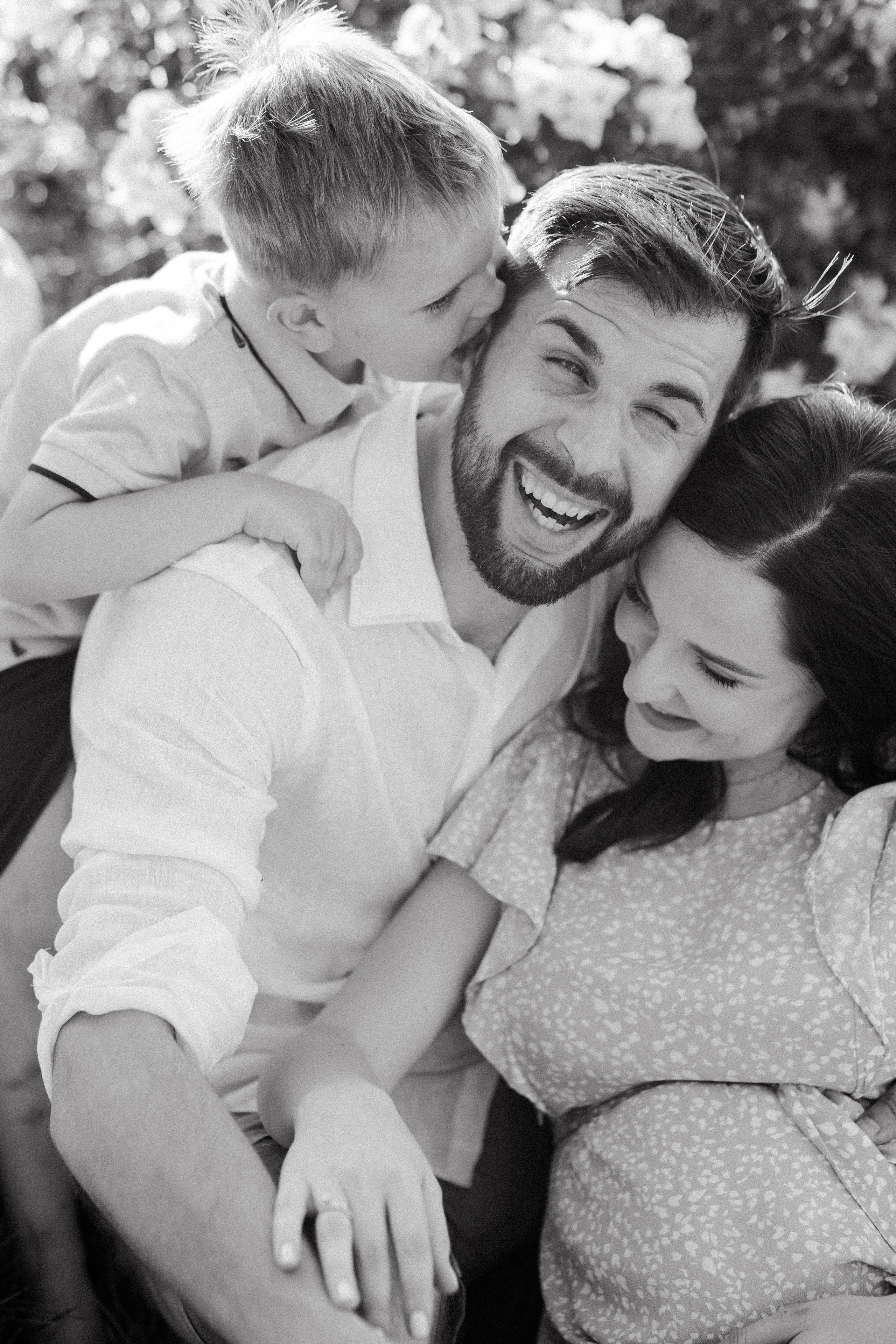 Family picnic. Photographer in Singapore Kate Bird