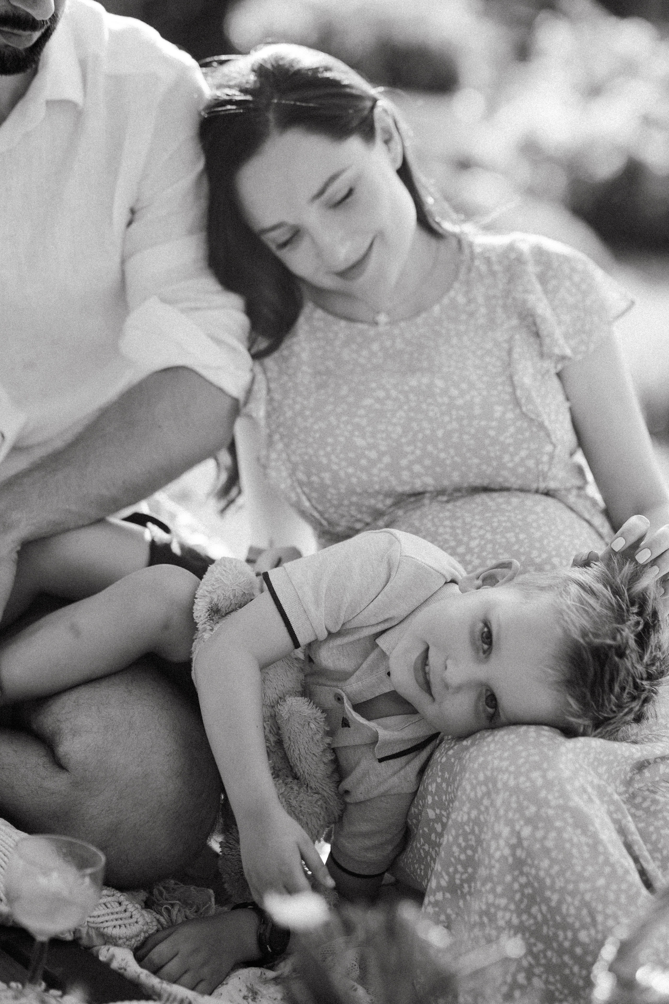 Family picnic. Photographer in Singapore Kate Bird