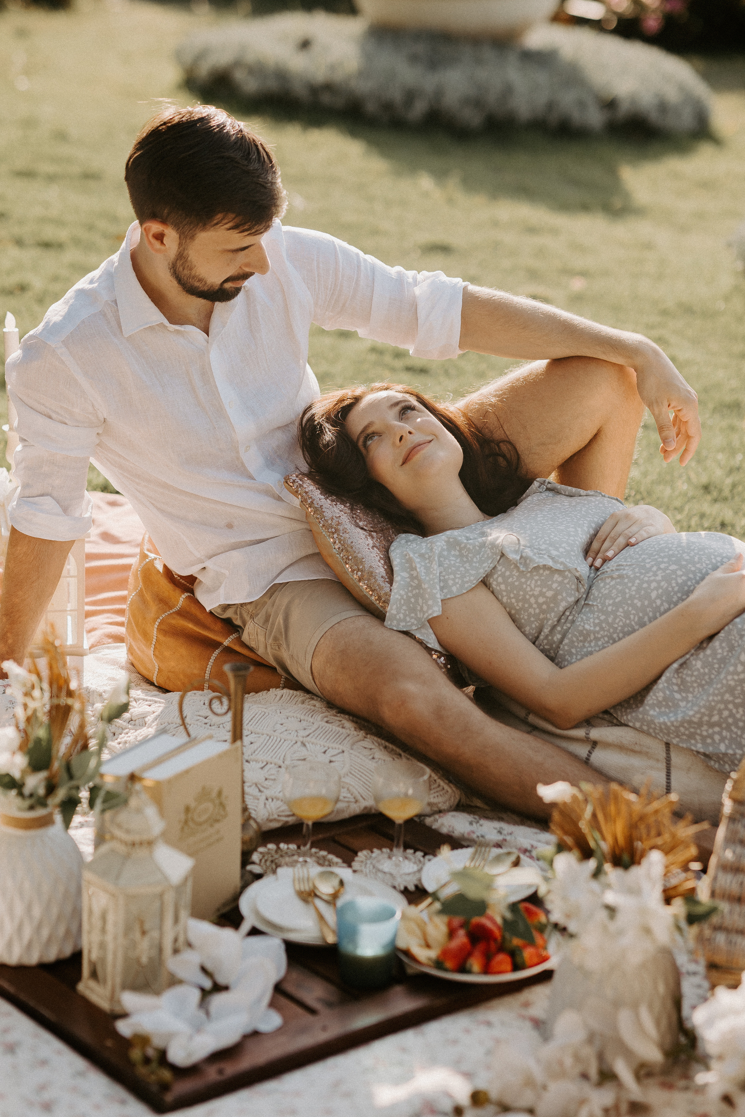 Family picnic. Photographer in Singapore Kate Bird