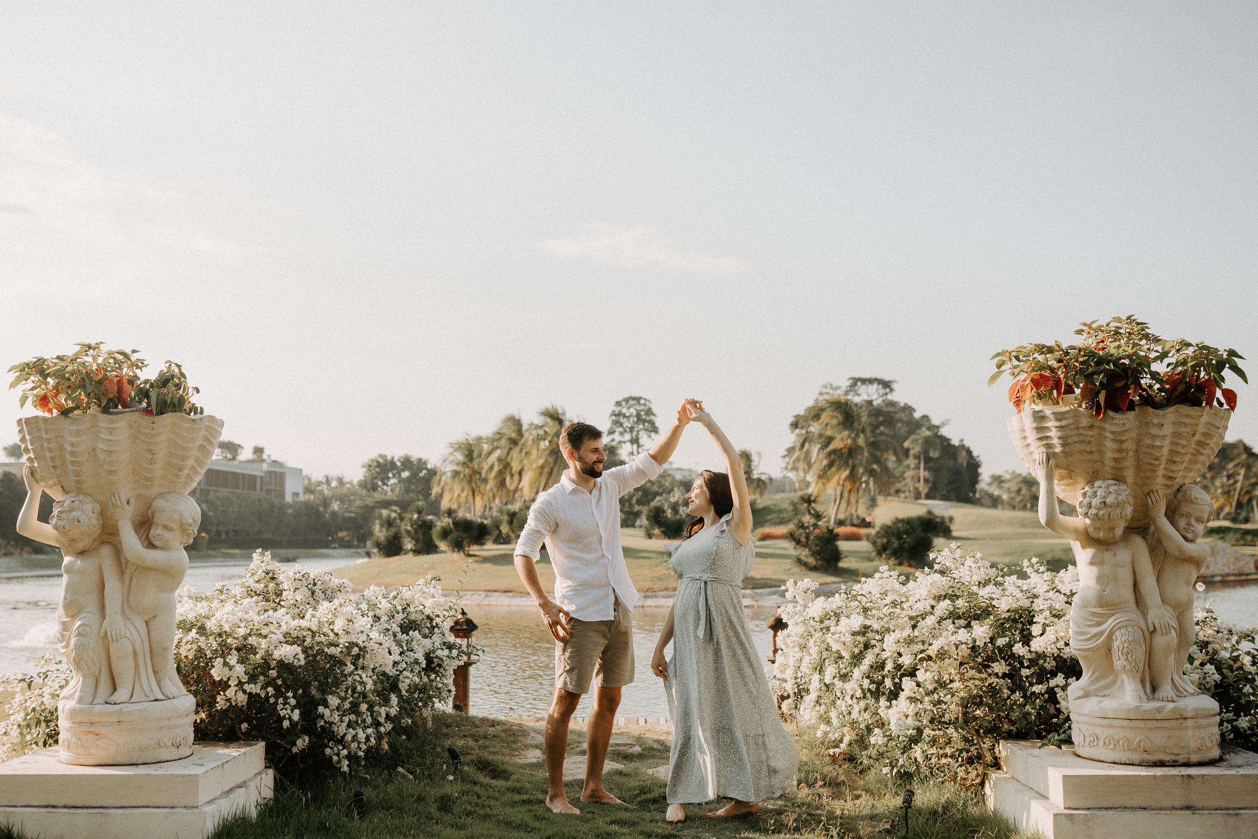 Family picnic. Photographer in Singapore Kate Bird