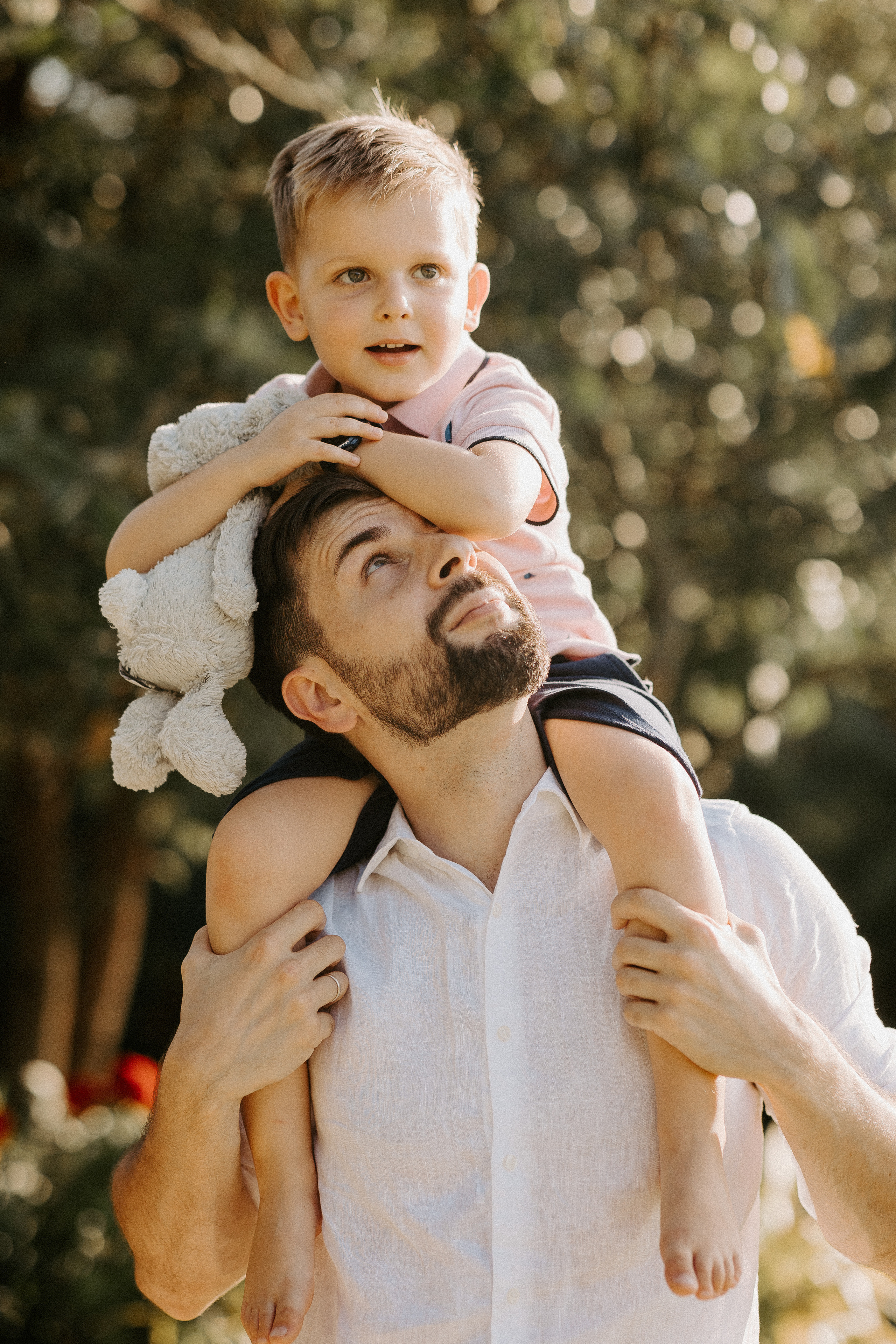 Family picnic. Photographer in Singapore Kate Bird