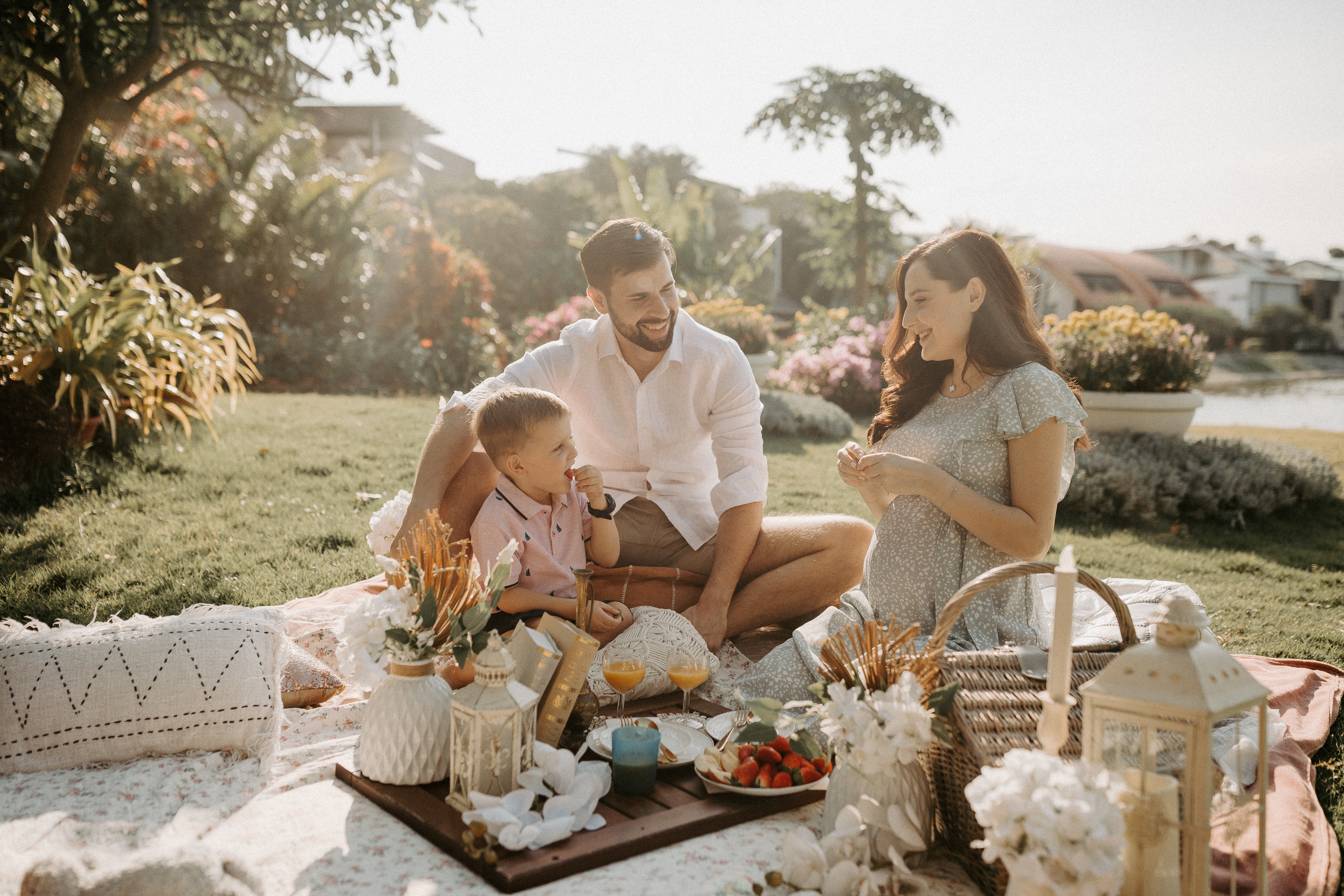 Family picnic. Photographer in Singapore Kate Bird