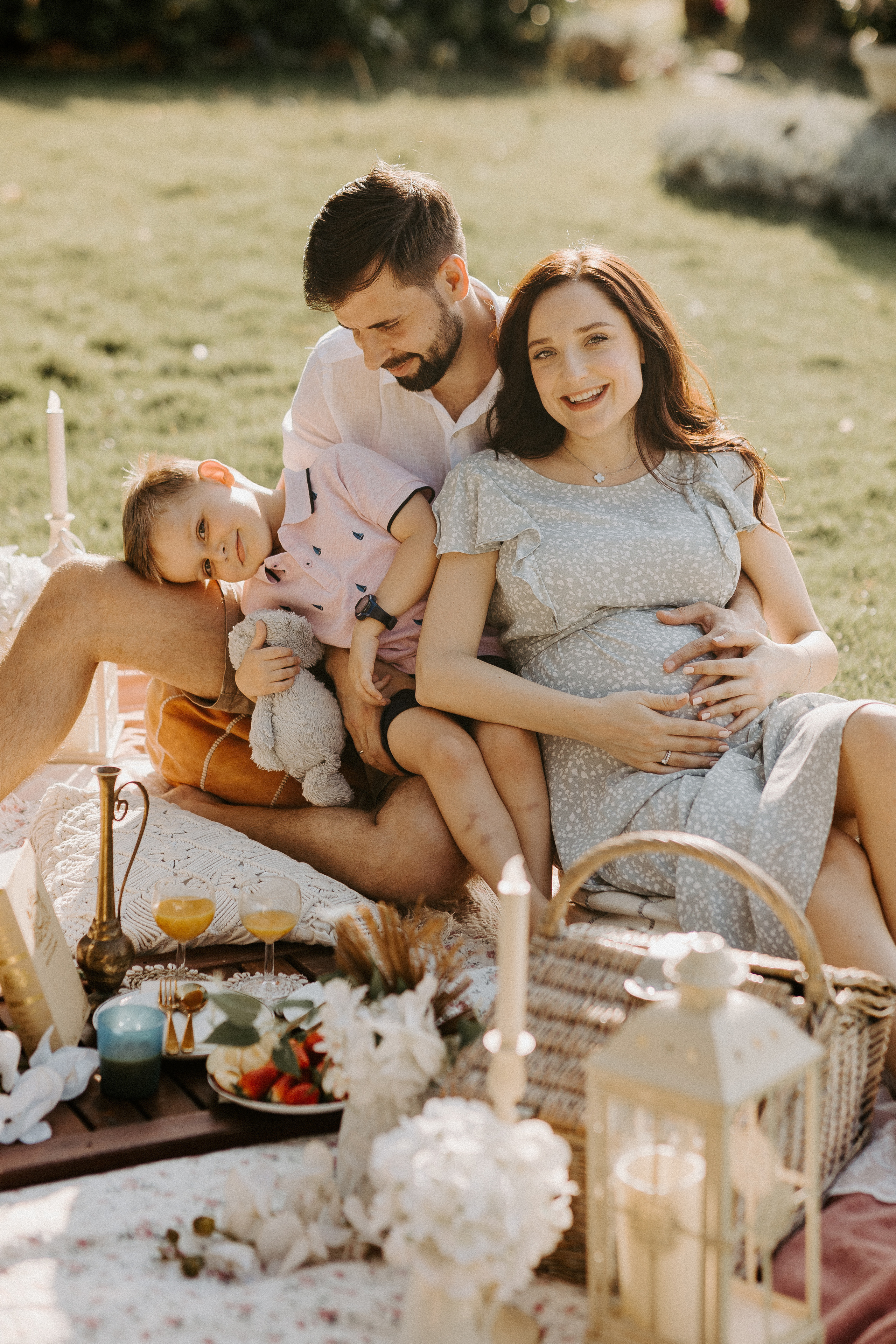 Family picnic. Photographer in Singapore Kate Bird