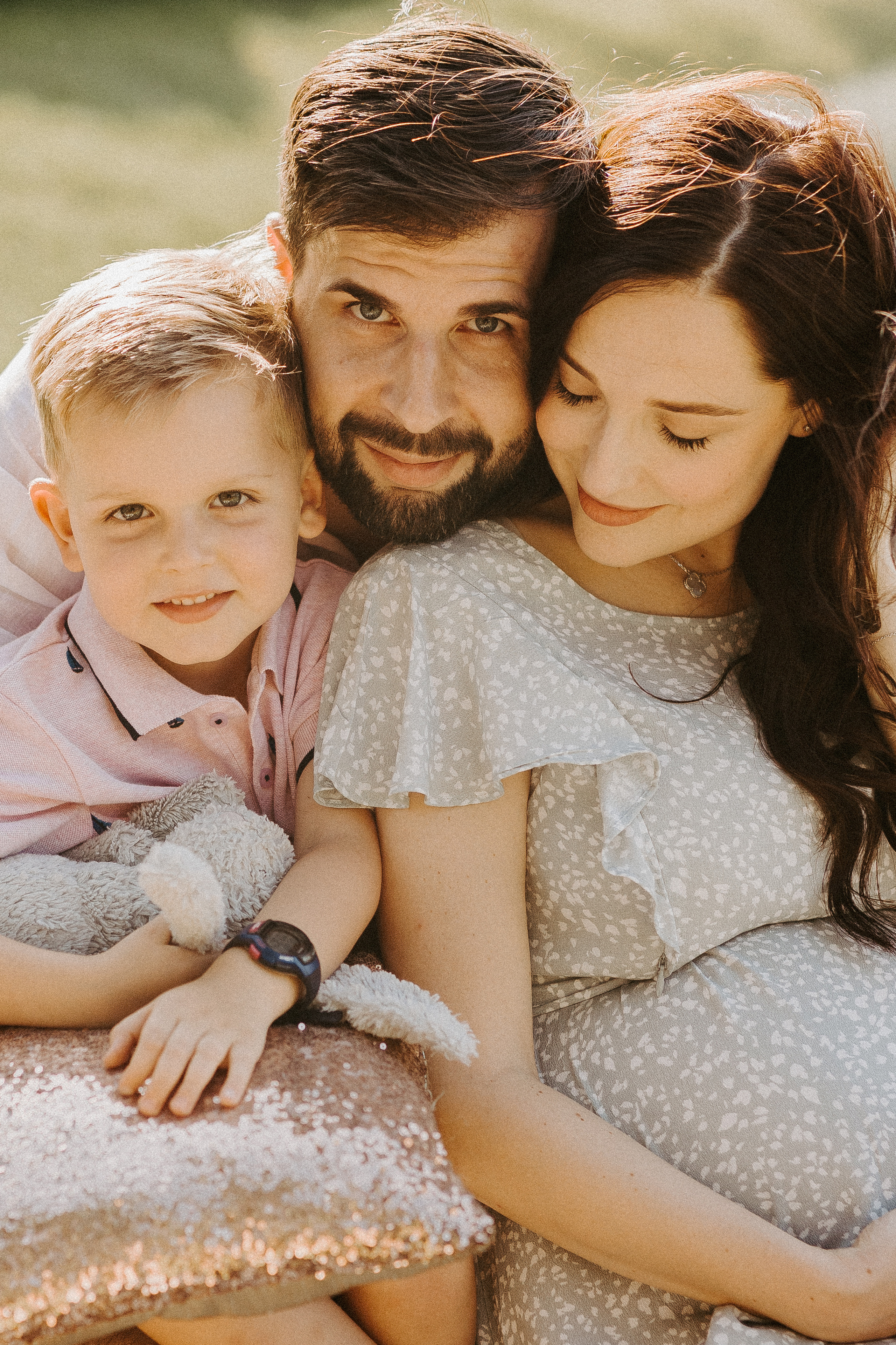 Family picnic. Photographer in Singapore Kate Bird