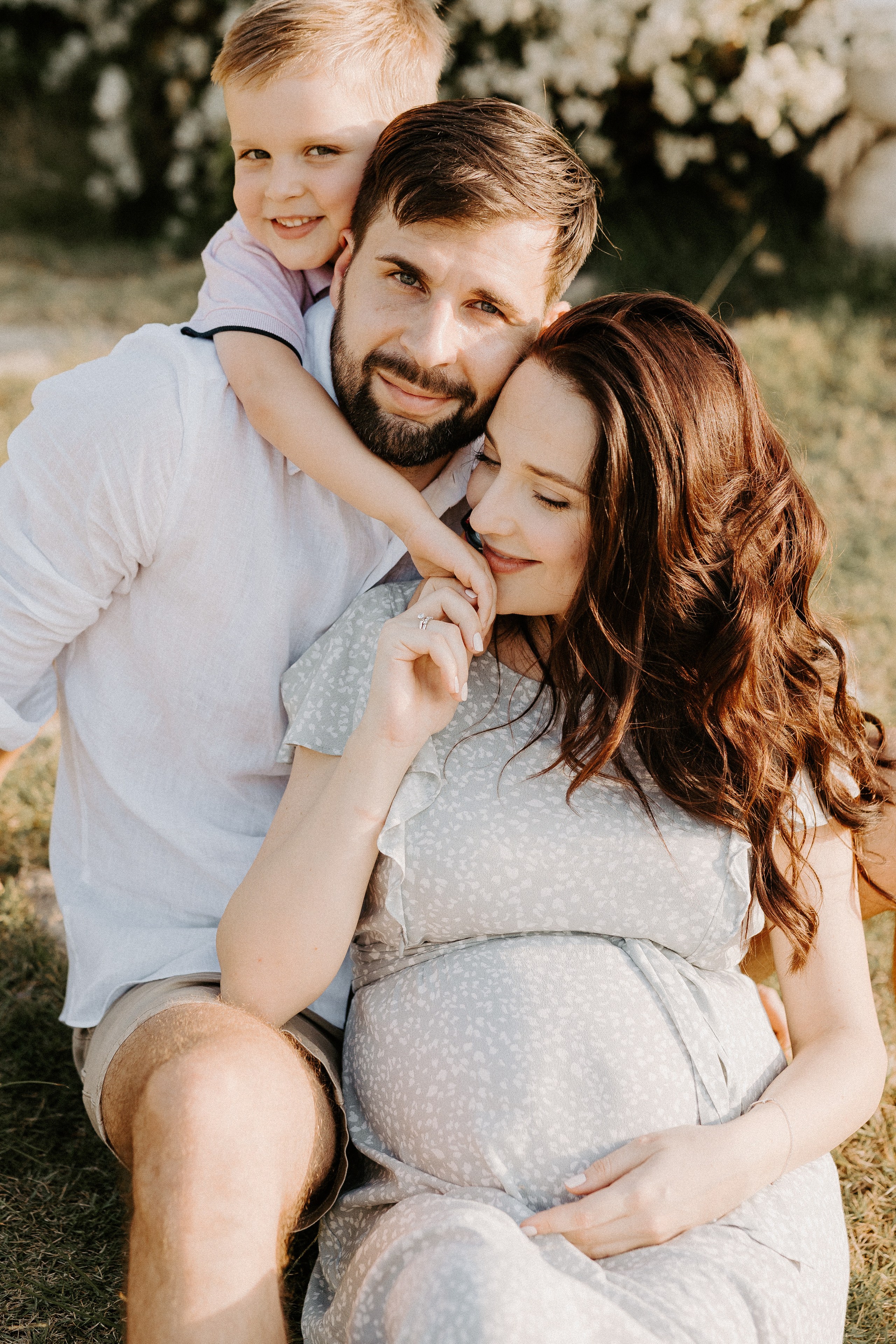 Family picnic. Photographer in Singapore Kate Bird