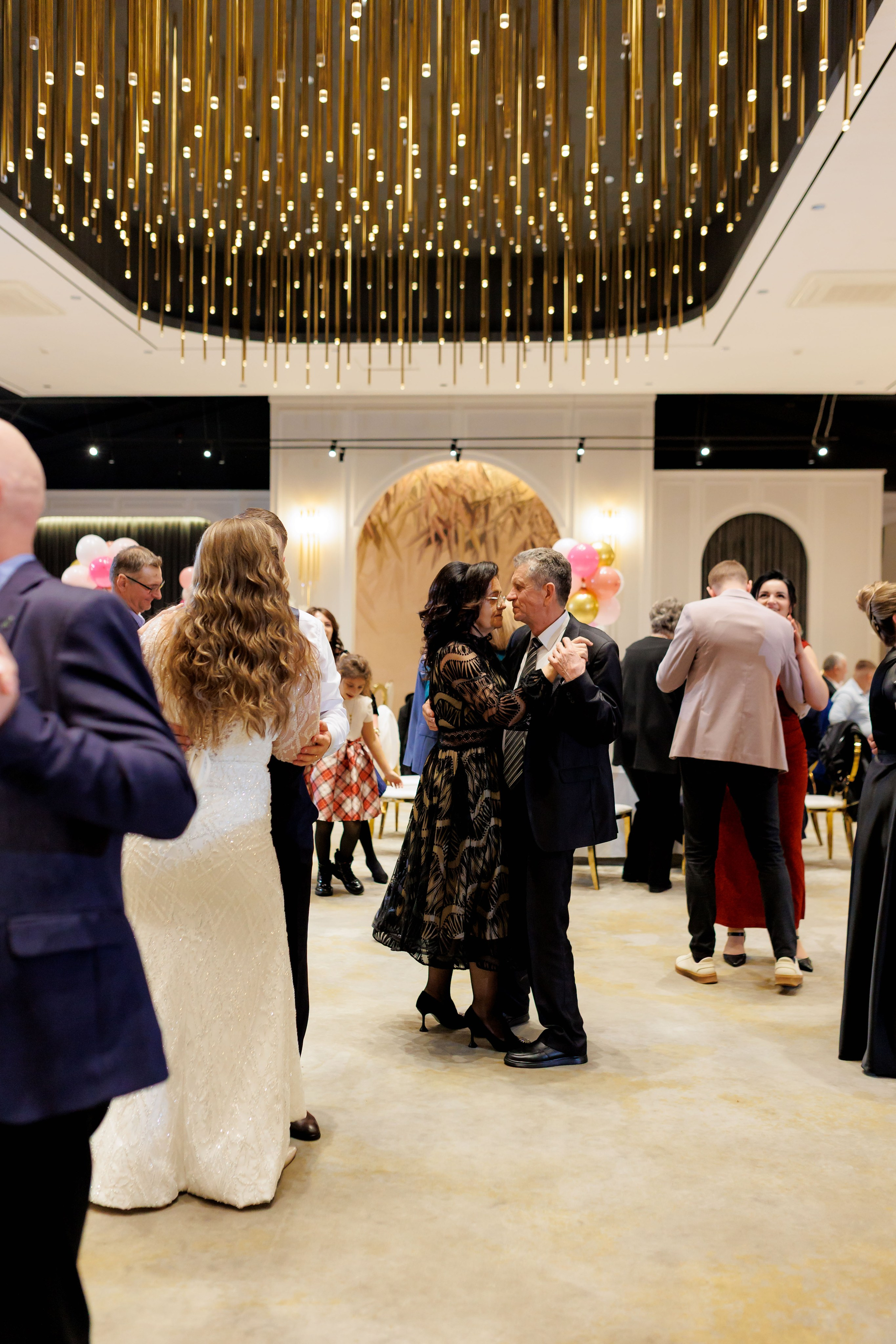 Povestea voastră, regizată de noi |Cristi Turculet Videograf Nuntă Suceava | wedding highlight. Servicii foto-video profesionale, pentru momente de neuitat