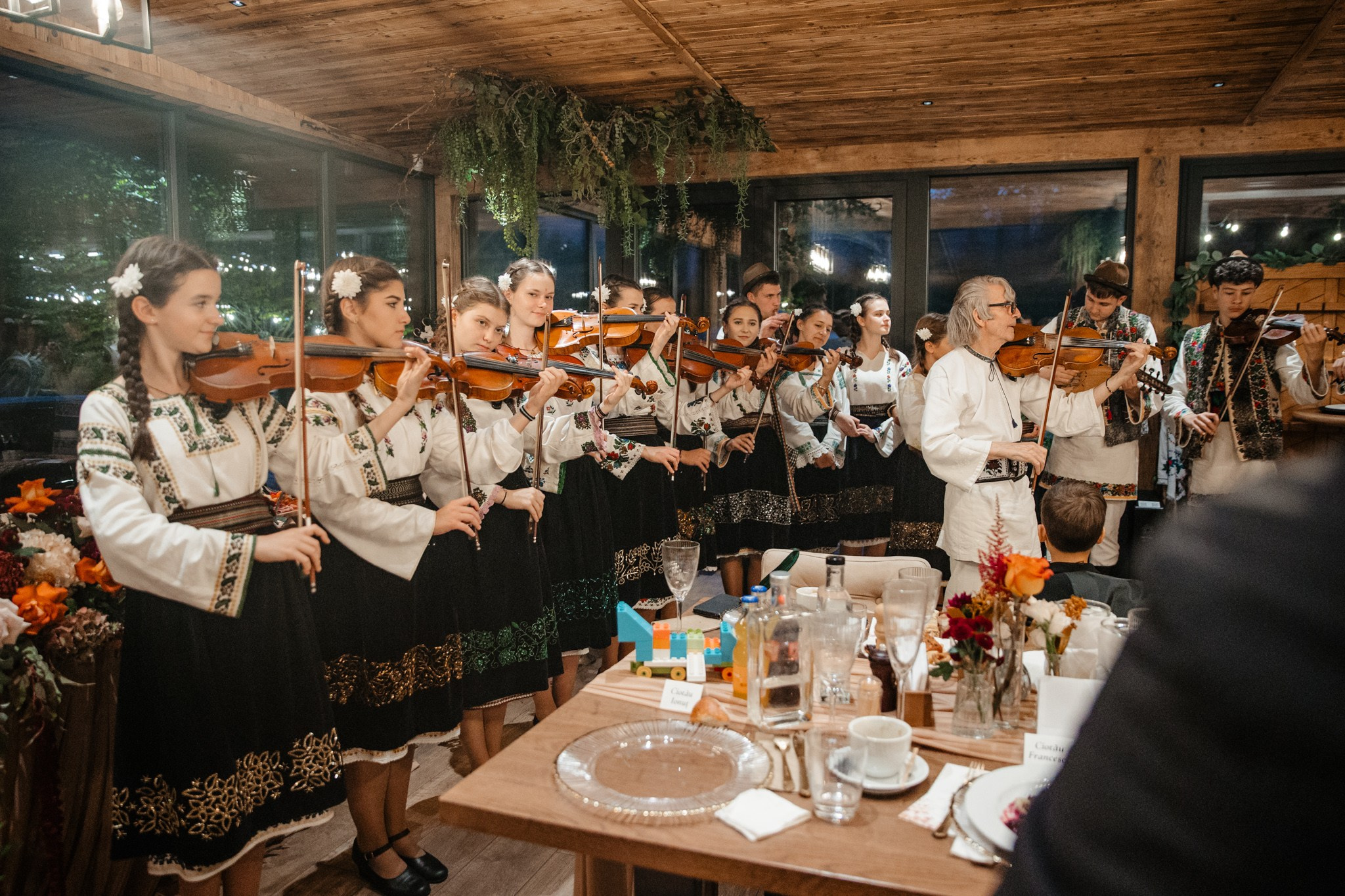 Nunta de Poveste la Sucevița: Cristi și Andreea. Servicii foto-video profesionale, pentru momente de neuitat