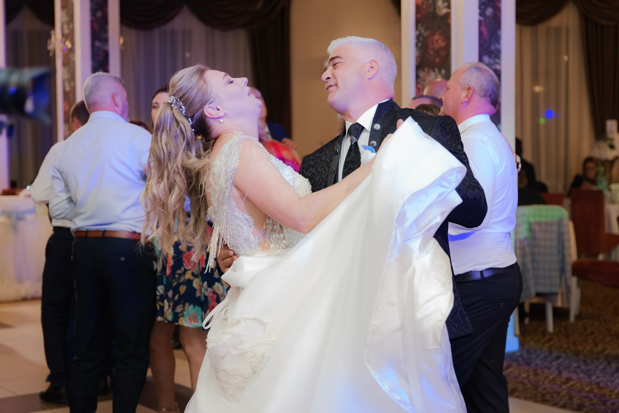 Mihai & Oana. Servicii foto-video profesionale, pentru momente de neuitat